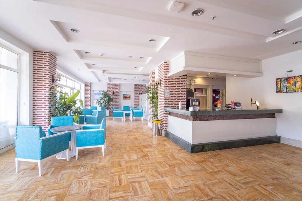 LOBBY BAR