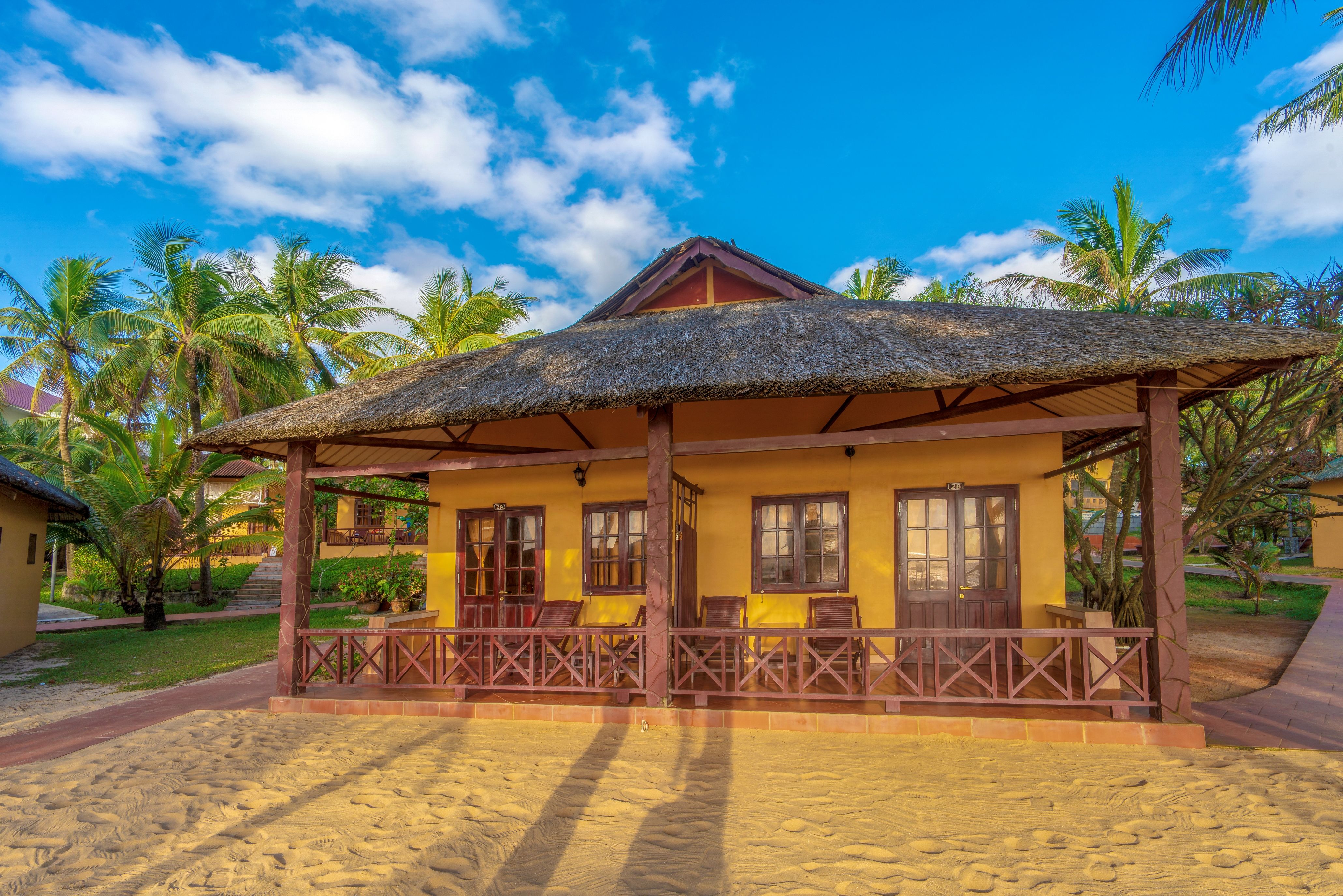 BUNGALOW BEACHFRONT WITH TERRACE SEAVIEW 