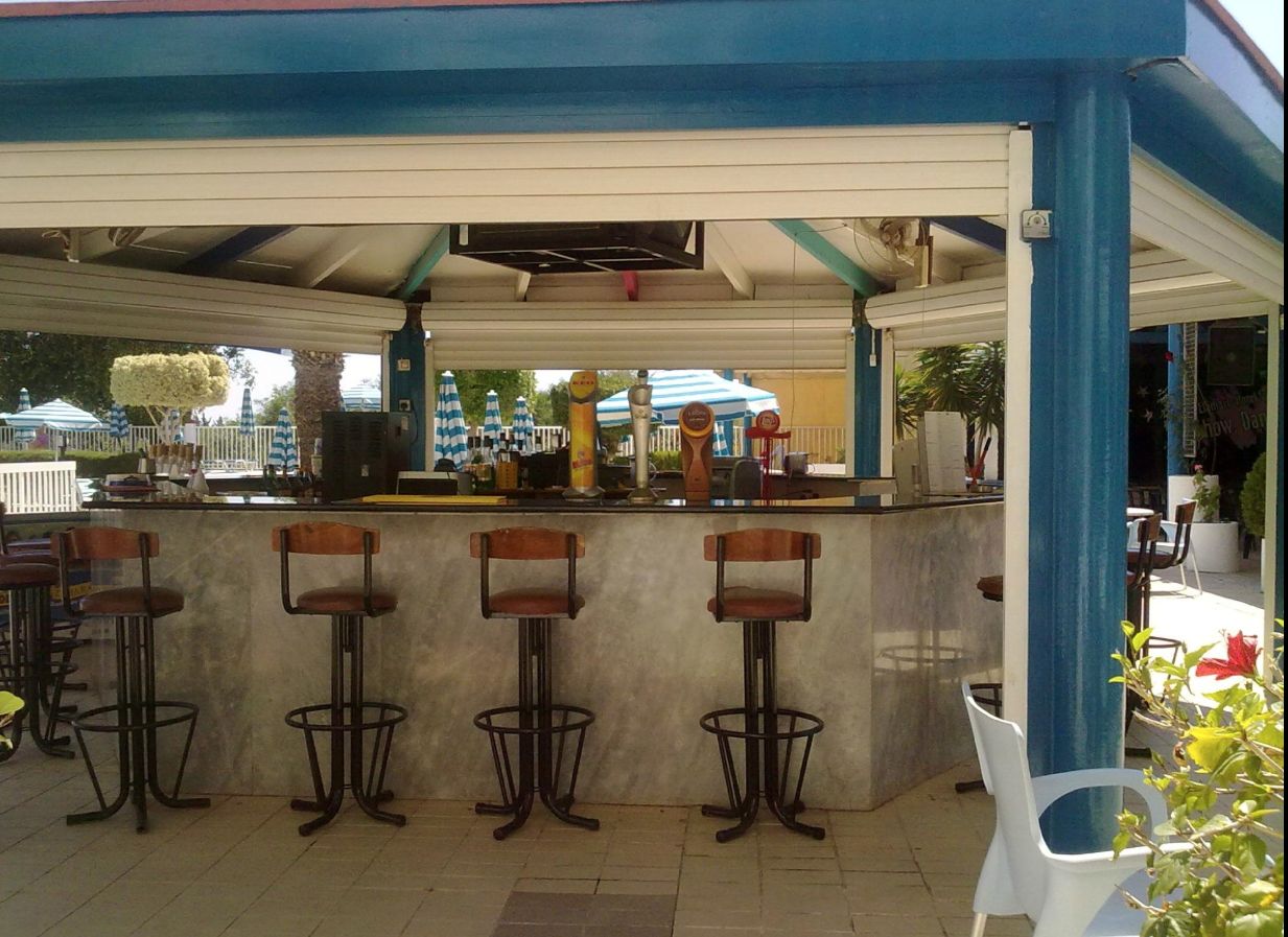 Pool Bar