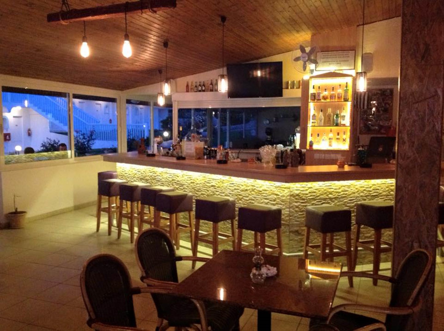 Pool Bar