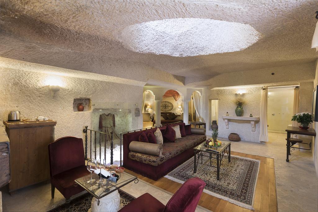 KING CAVE SUTE ROOM