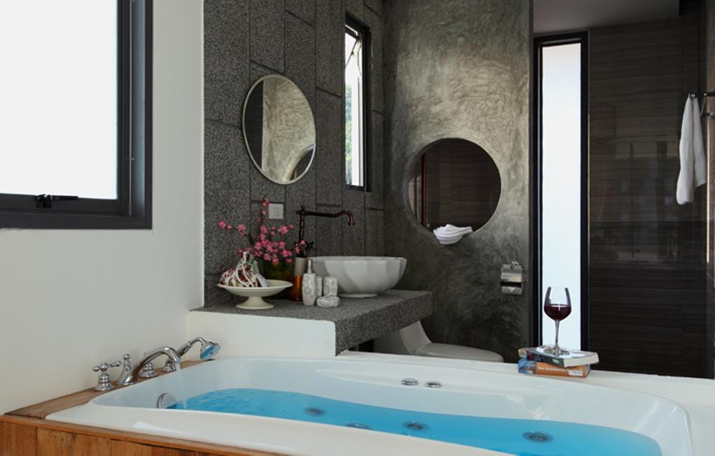 GRAND JACUZZI