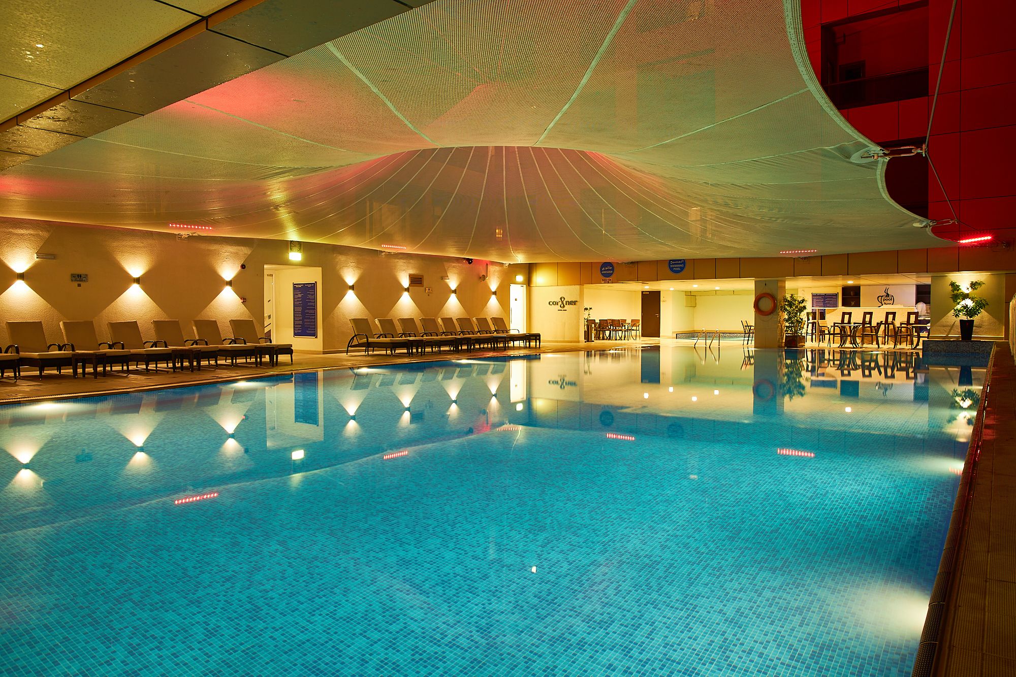 Piscină interioară