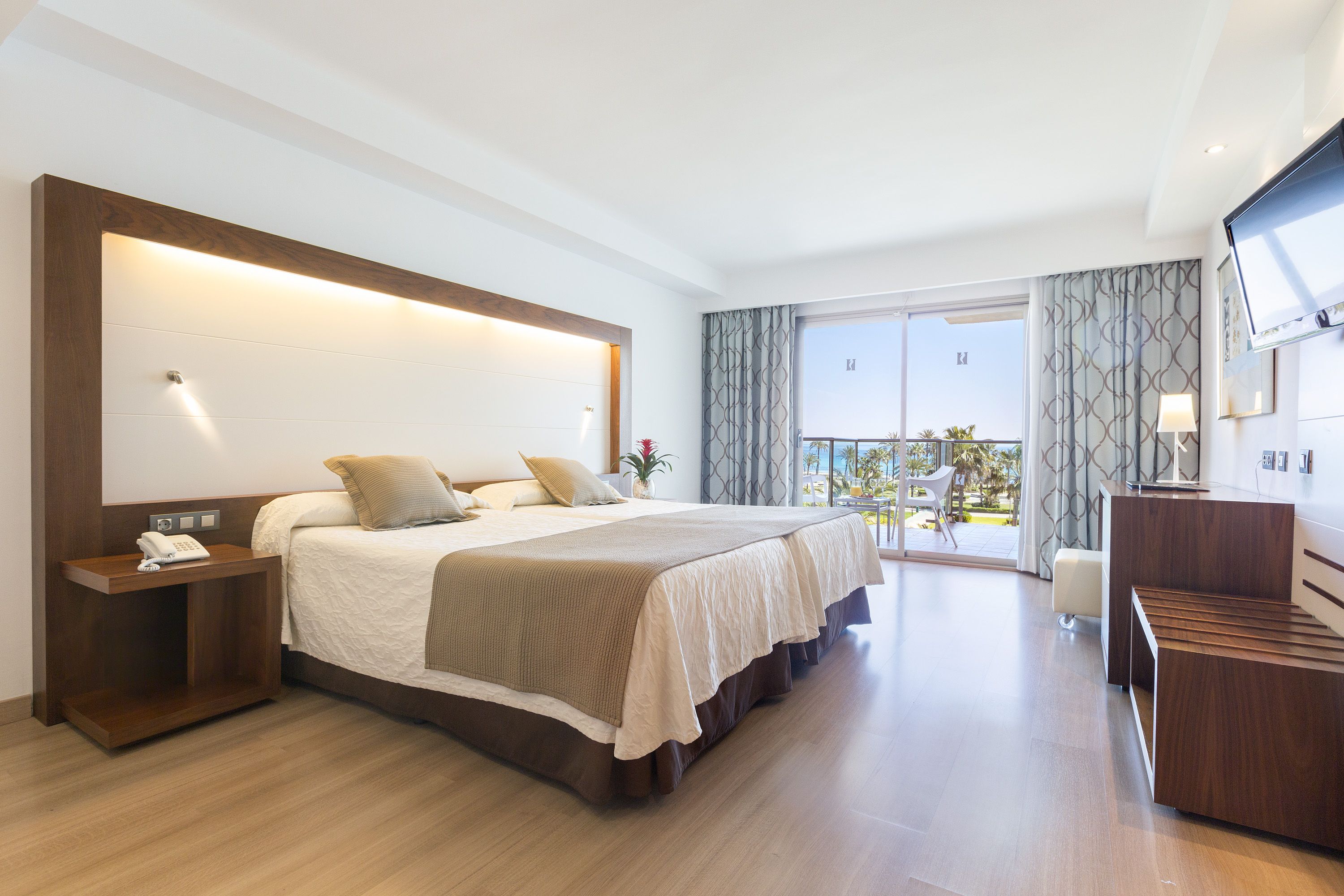JUNIOR SUITE SEA VIEW BALCONY OR TERRACE