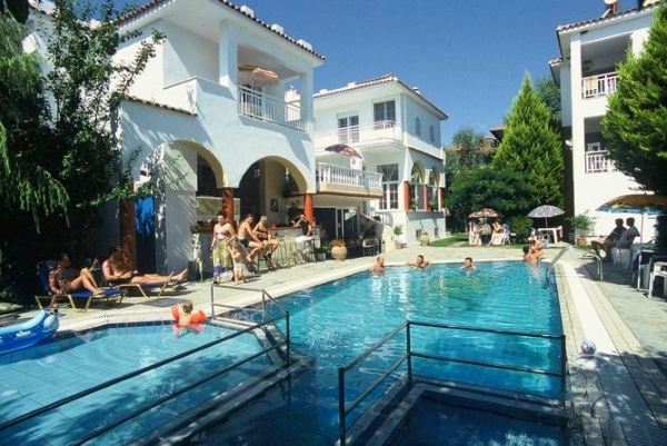 Halkidiki, Hotel Melissa, piscina exterioara.JPG