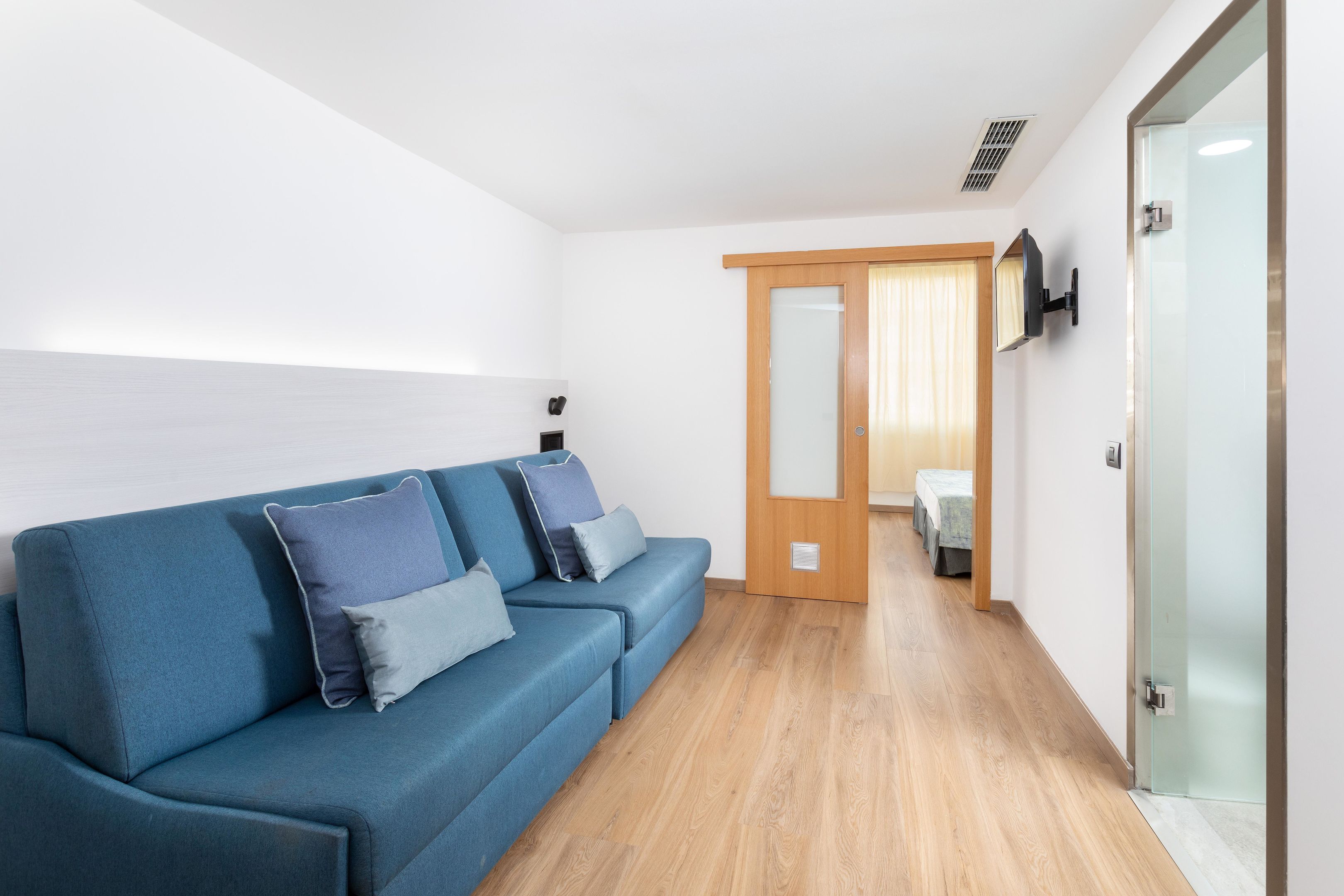 FAMILY ROOM 2 BEDROOMS BALCONY OR TERRACE