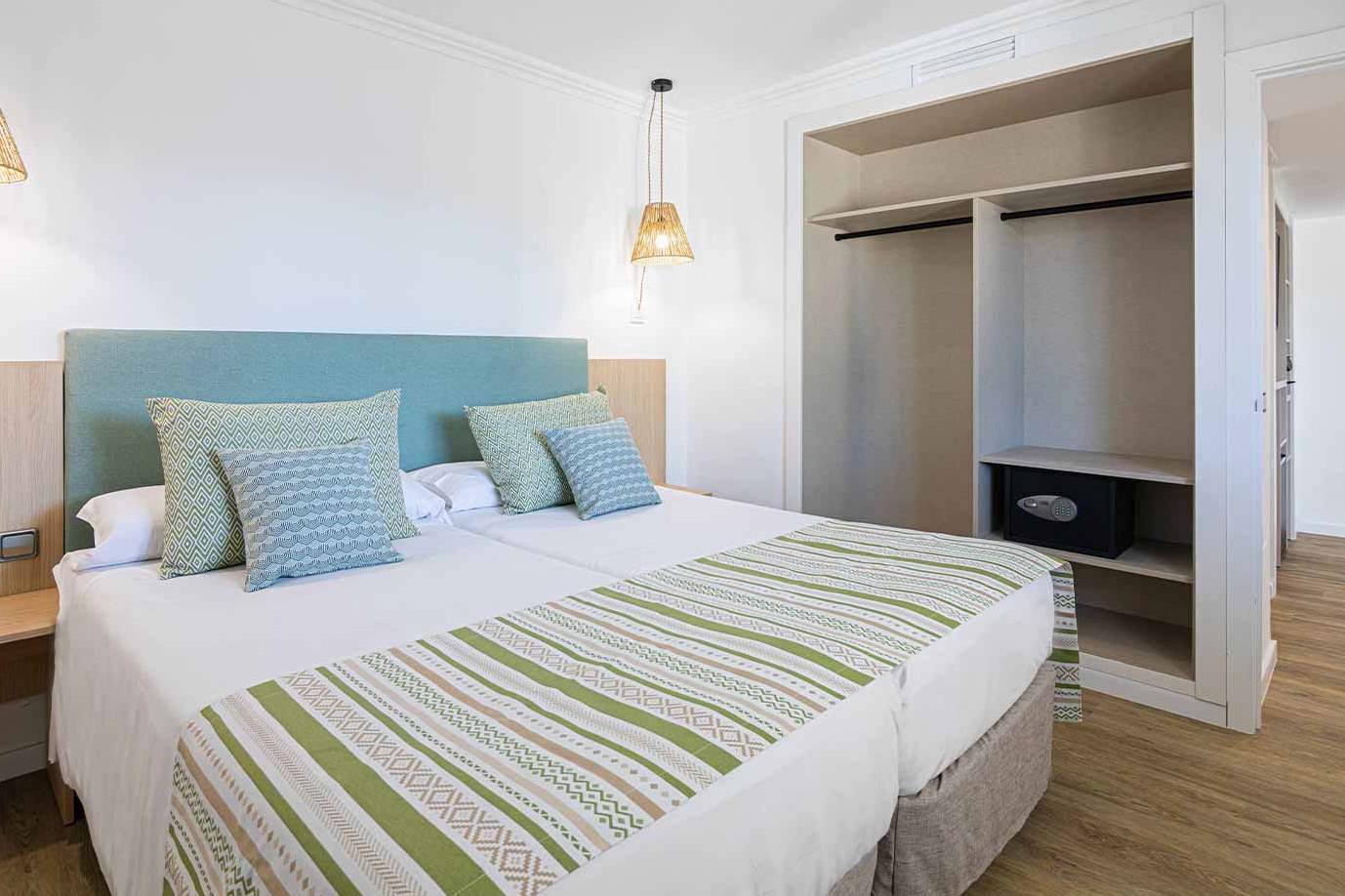 SUITE (BALCONY OR TERRACE) A