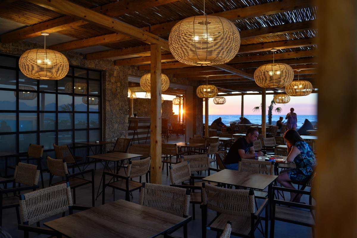 SUNSET LOUNGE