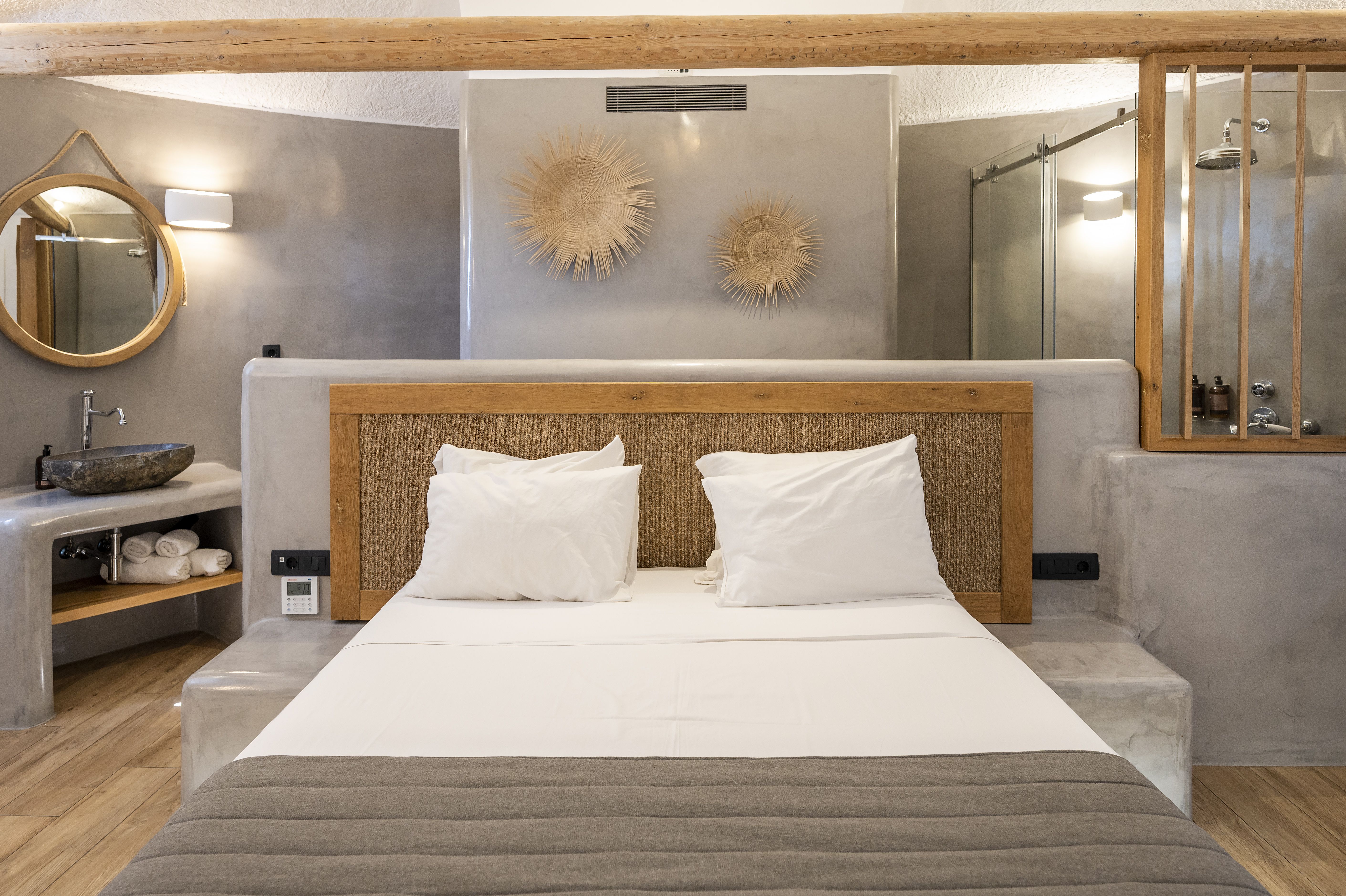 Honeymoon Windmill Suite with Shared Pool