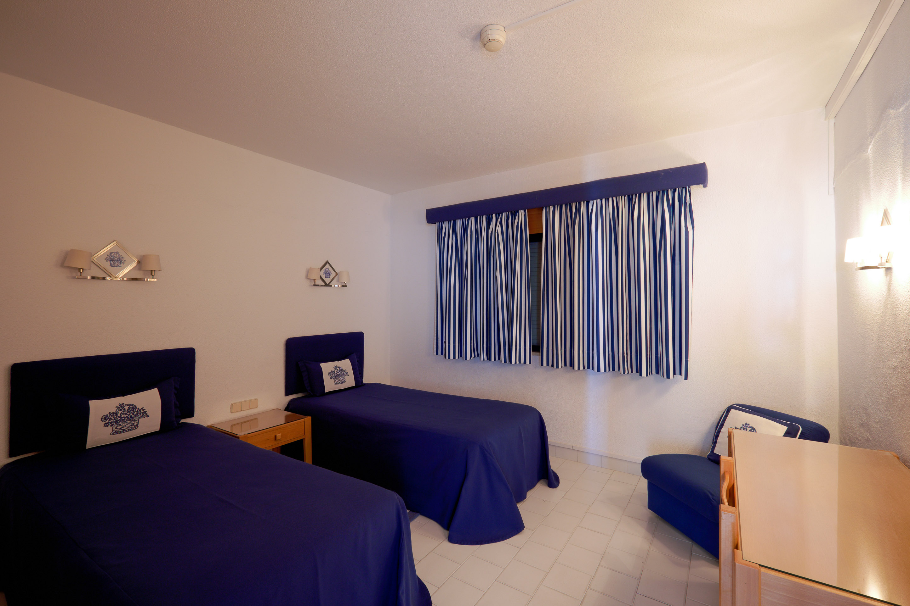 DELUXE TWO BEDROOM APARTMENT