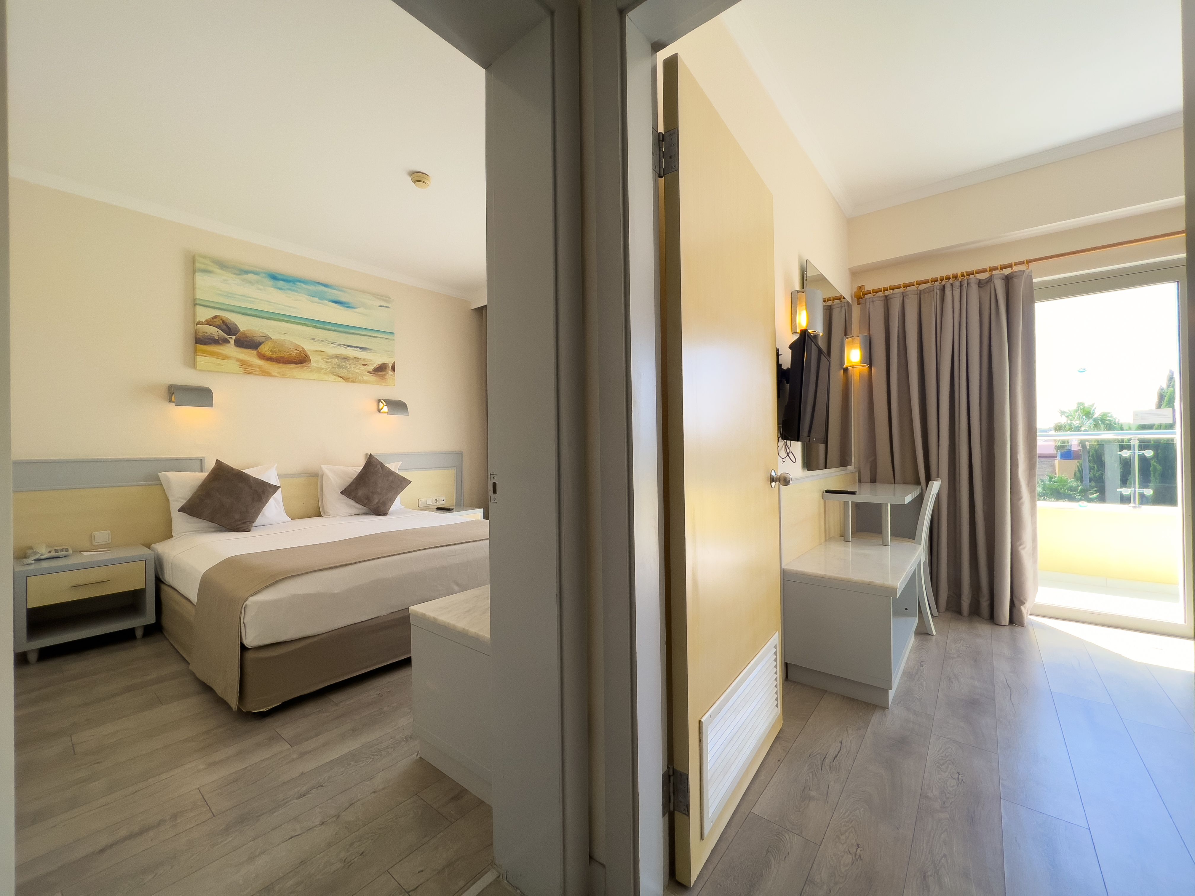 DELUXE SUITE