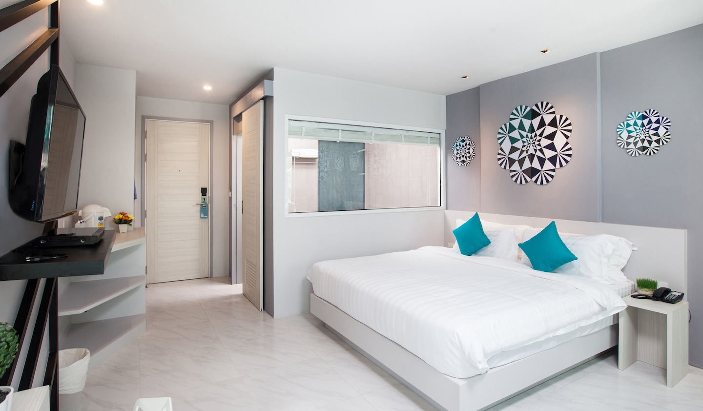 DELUXE ROOM