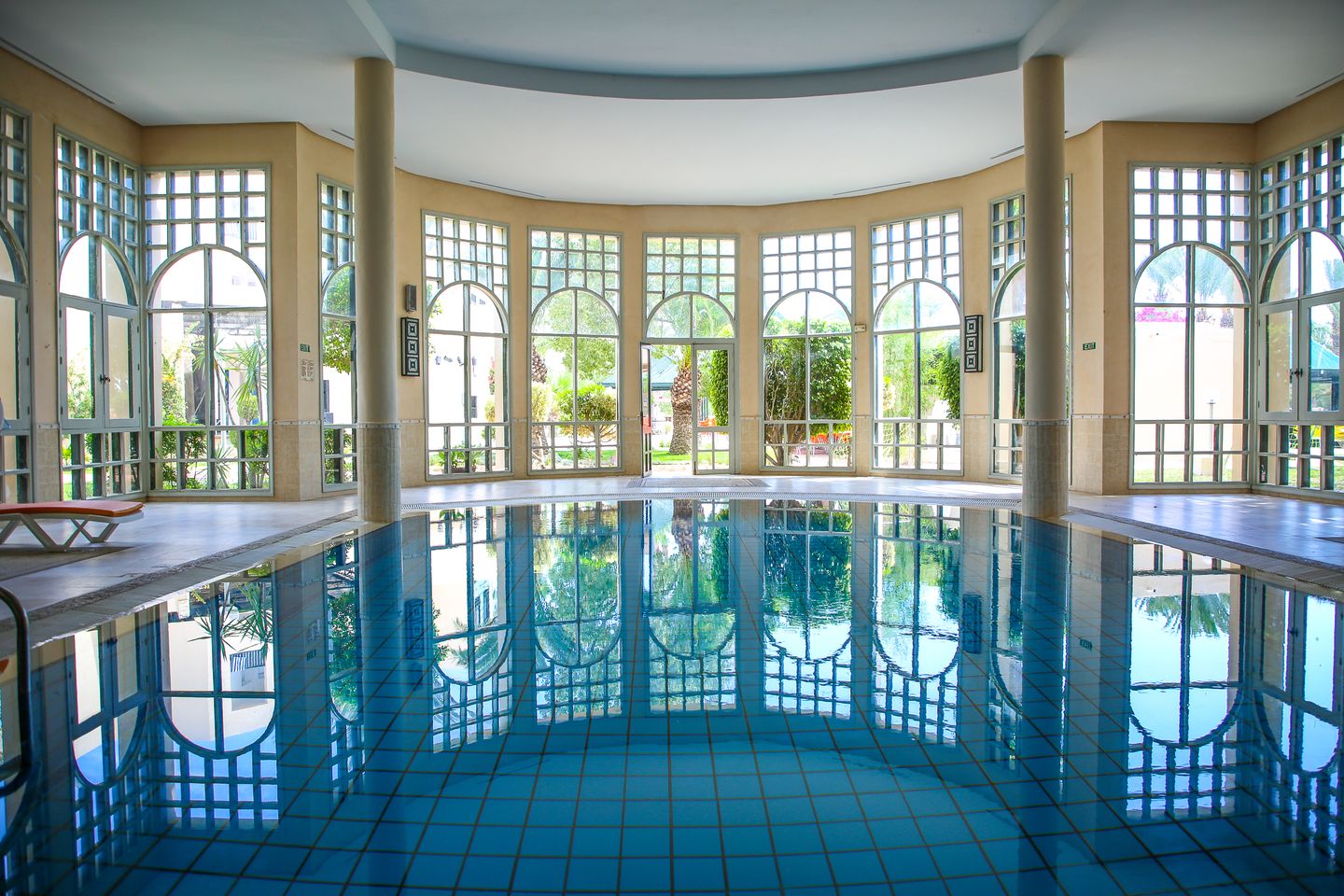 Piscină interioară