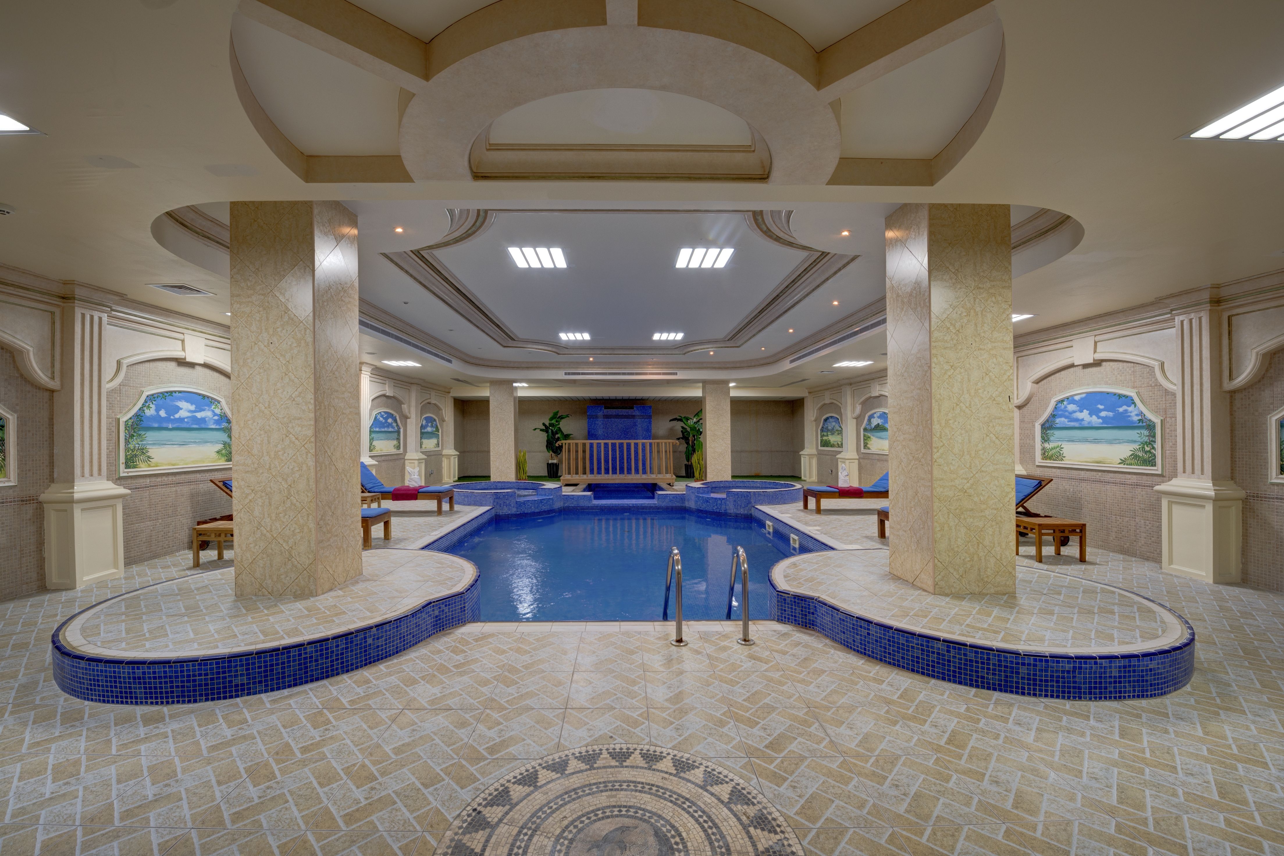 Piscină interioară