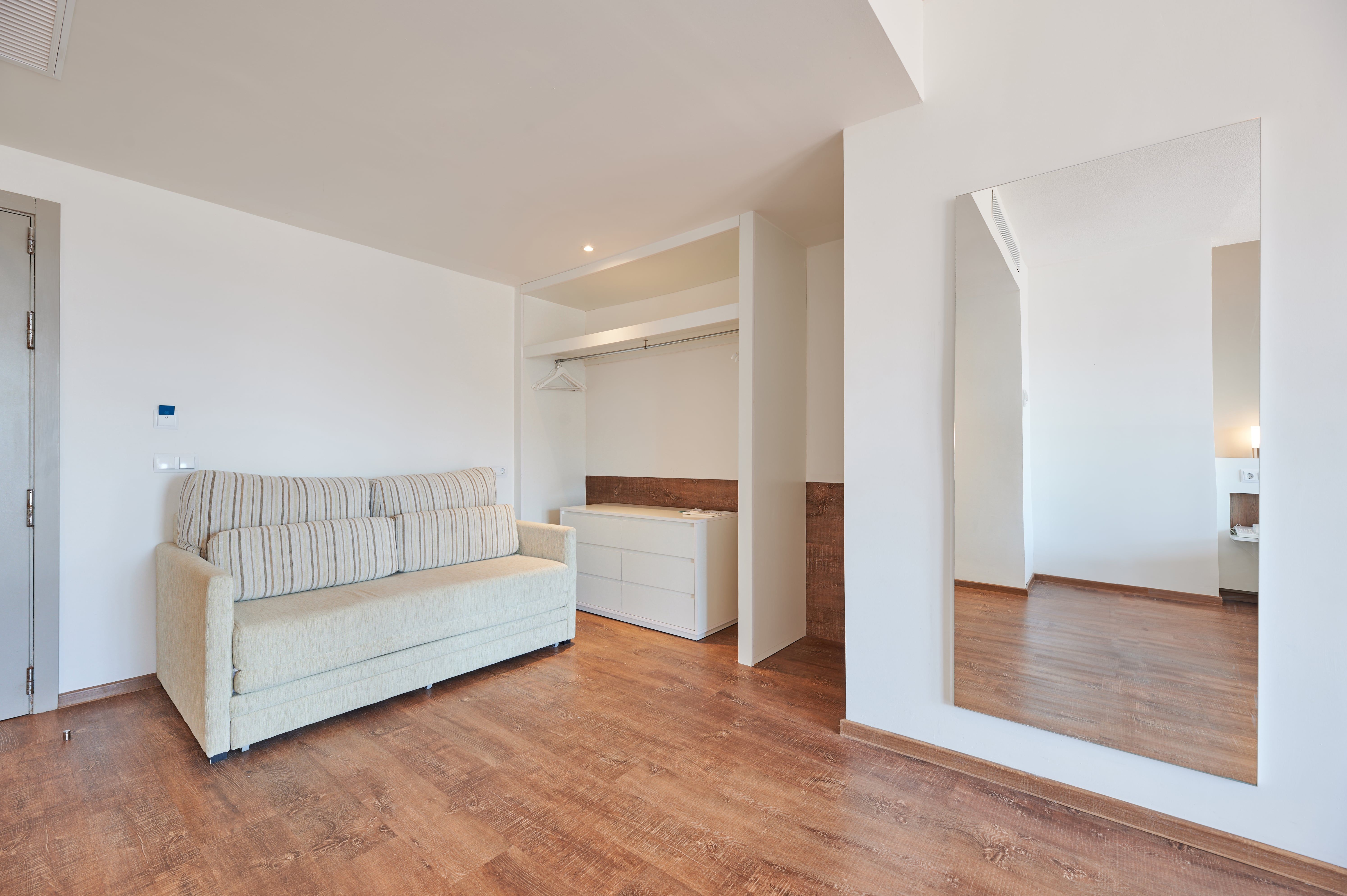 JUNIOR SUITE SEA VIEW (BALCONY)