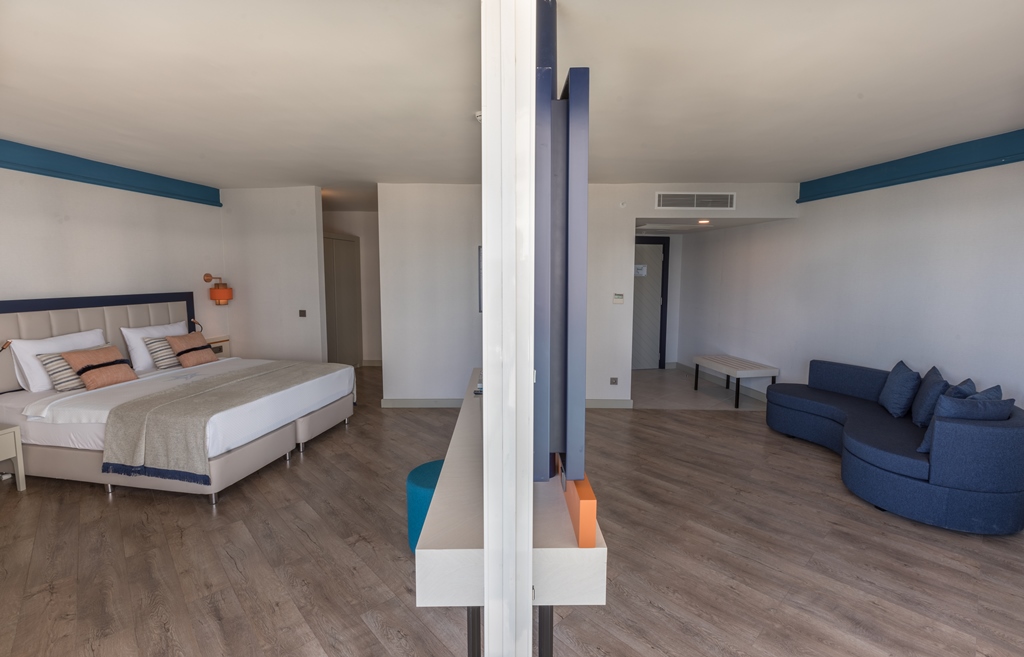 Junior Suite Sea View with Balcony
