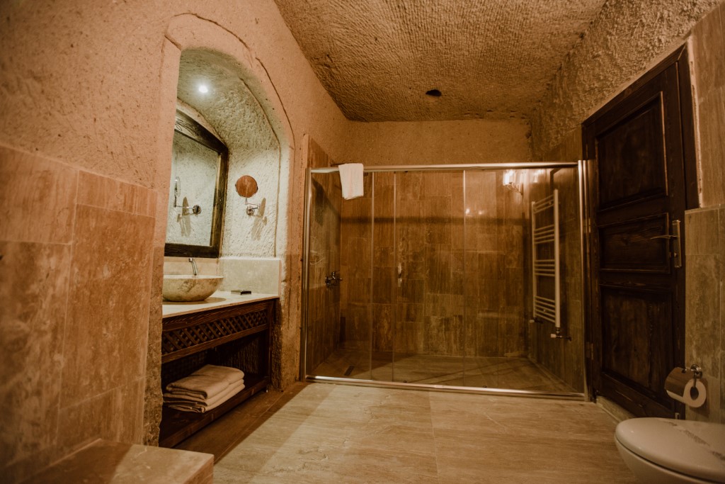 HONEYMOON SUITE