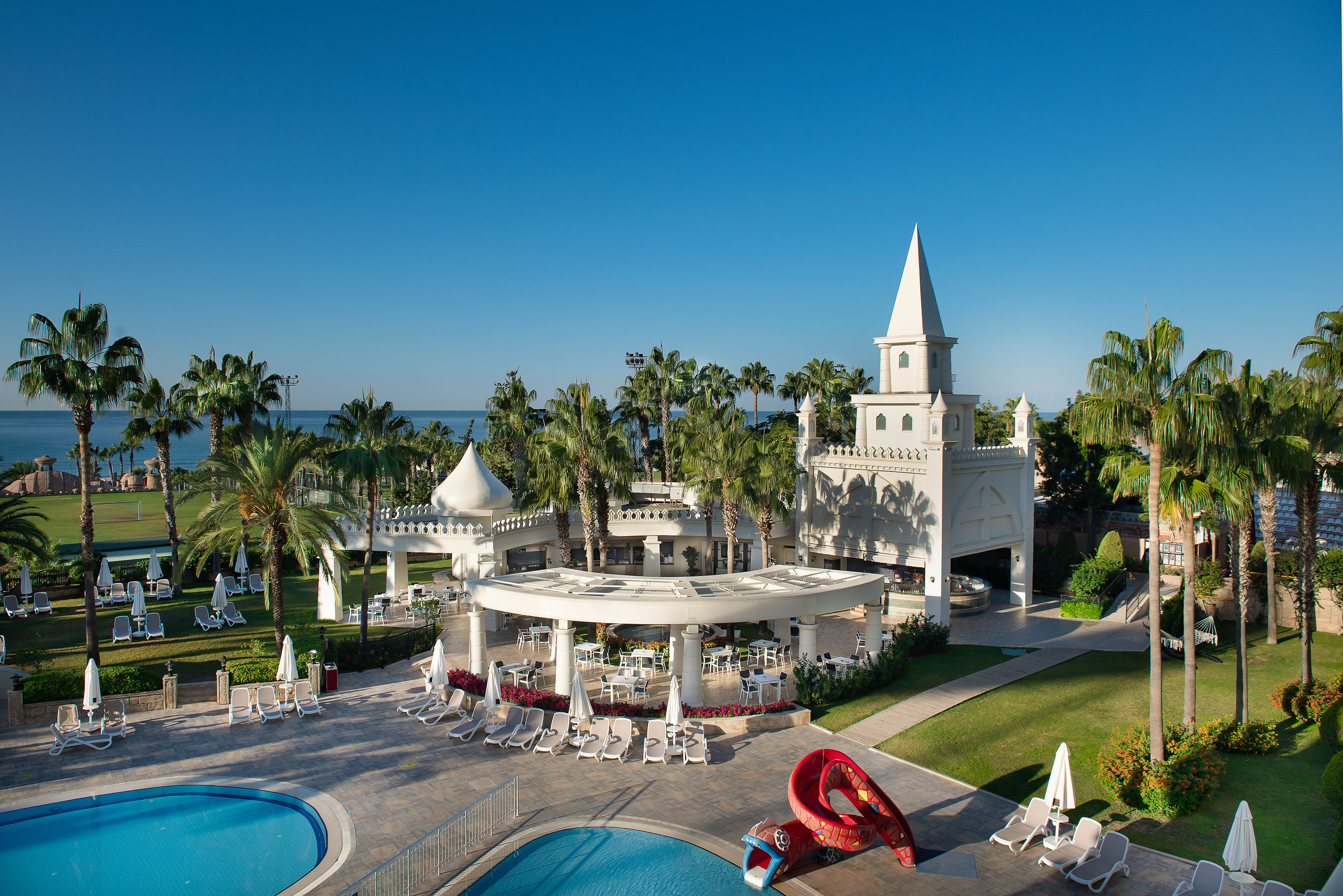 LUNA POOL BAR