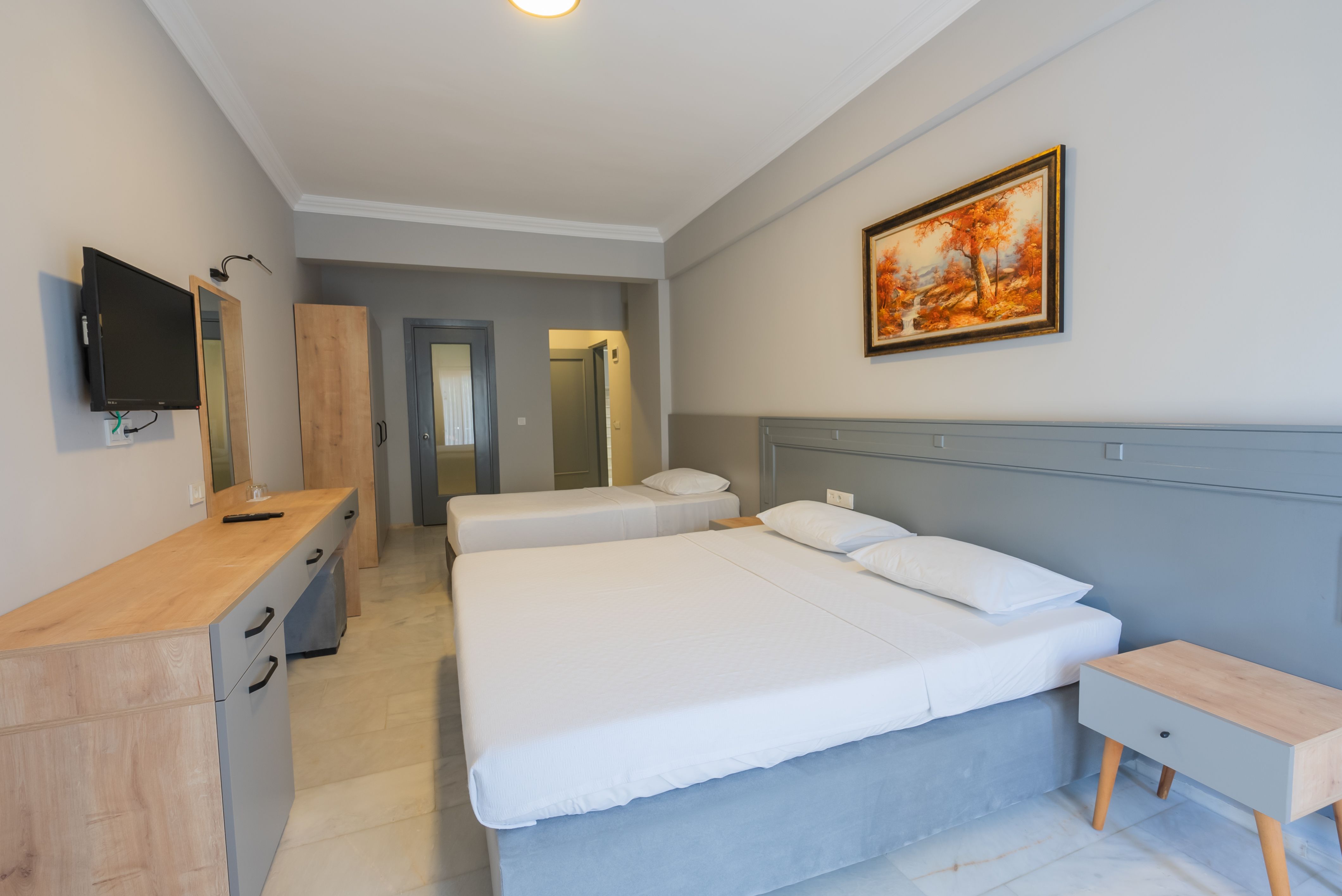 LARGE ROOM