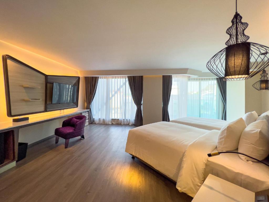 Amethyst Executive Twin Bed Room