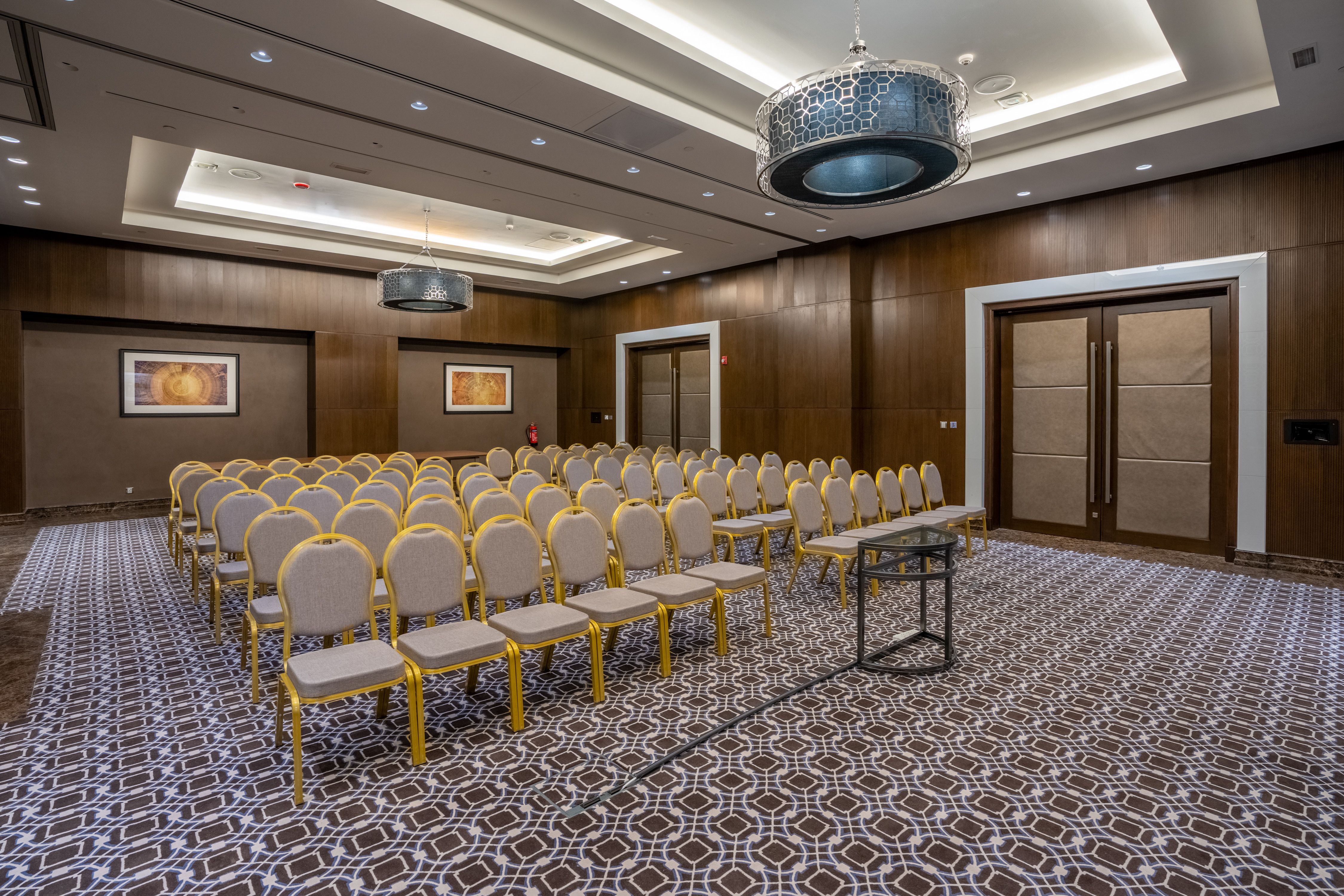MICE (servicii de organizare de întâlniri, conferințe, alte evenimente)