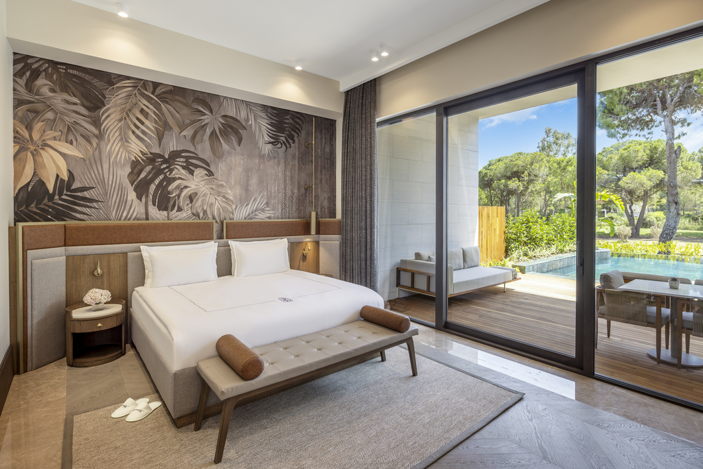 Lagoon Golf Suite 