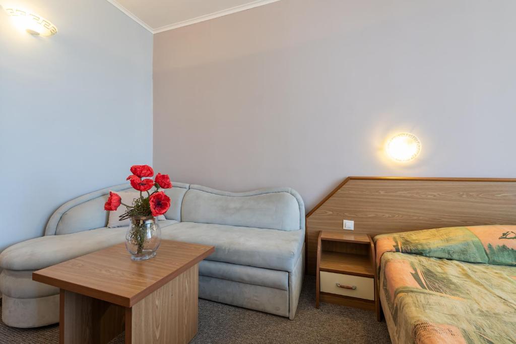 DOUBLE STANDARD ROOM