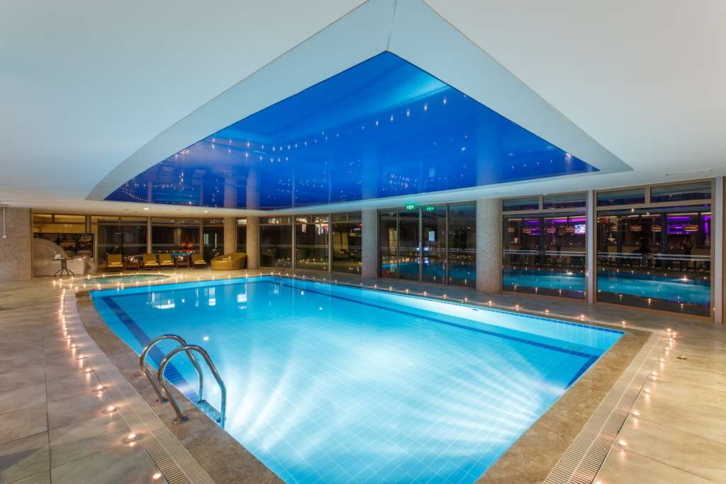 Piscină interioară