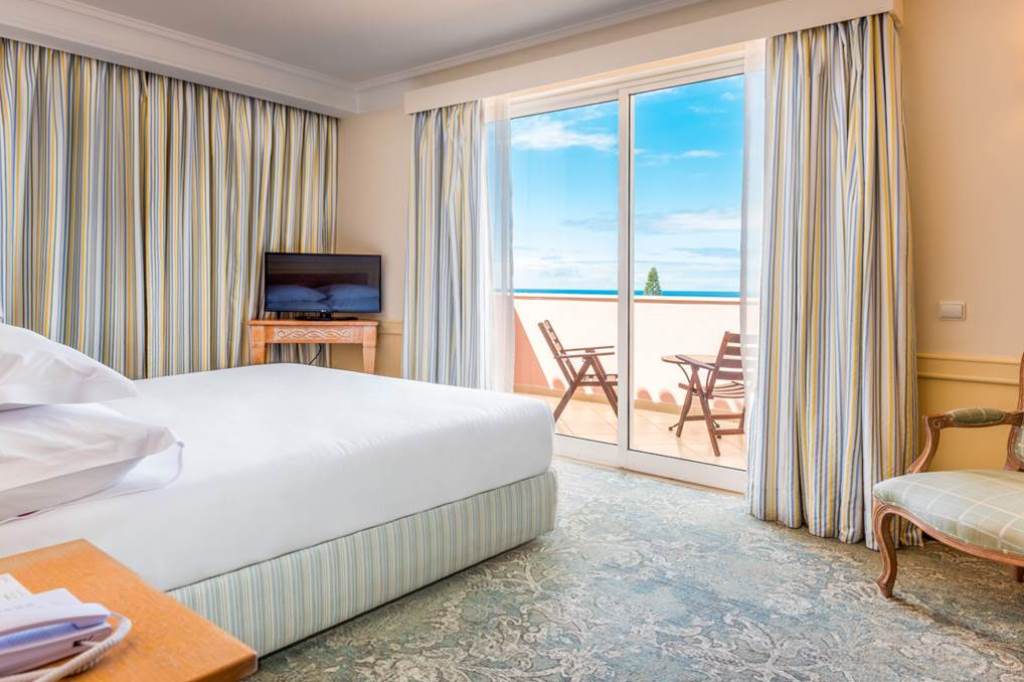 DELUXE BALCONY SEA VIEW