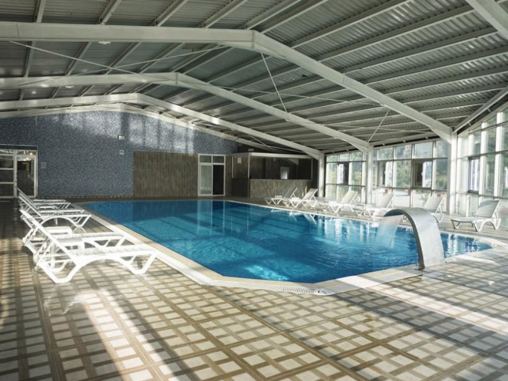 Piscină interioară