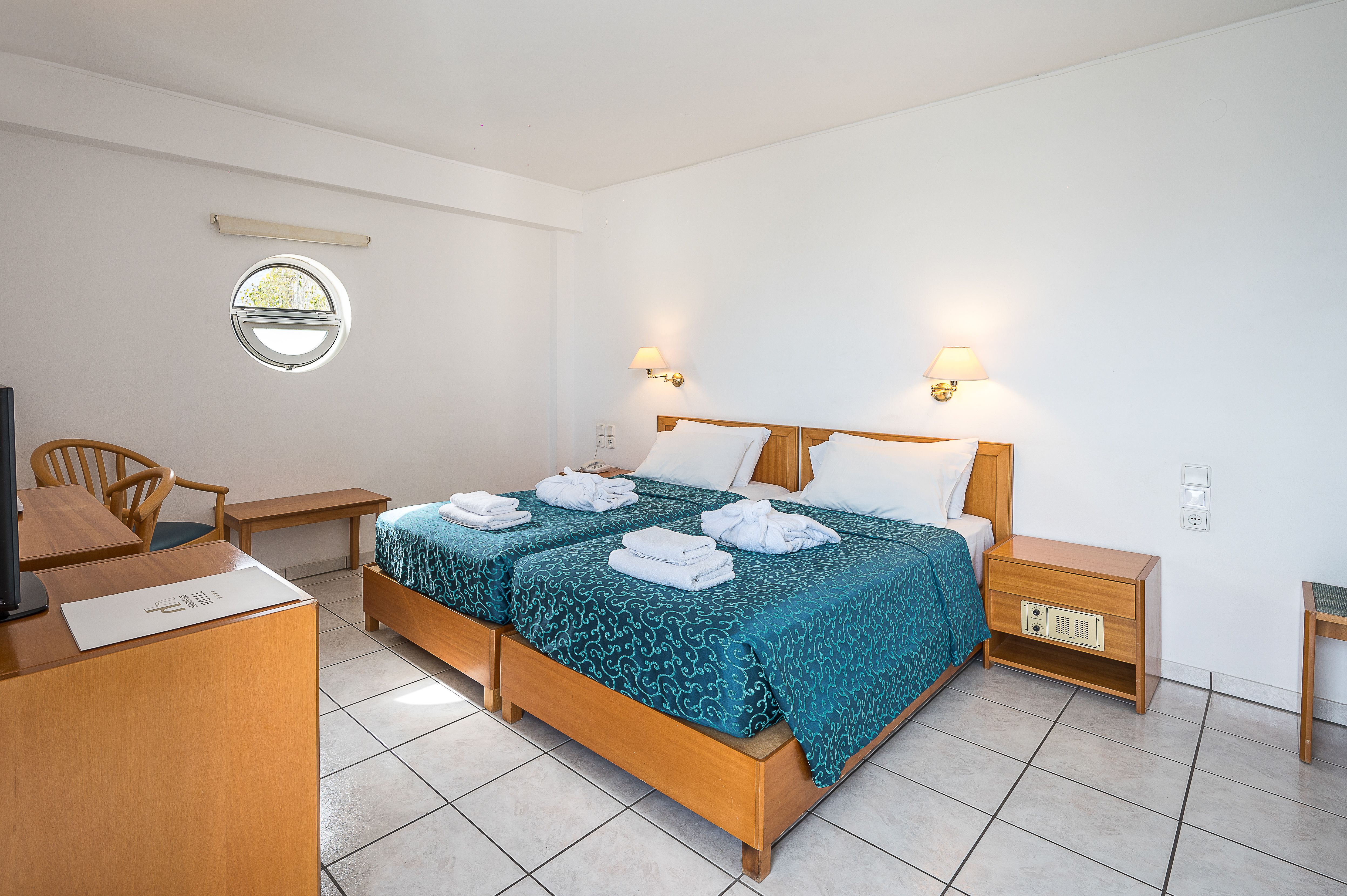 DOUBLE ROOM