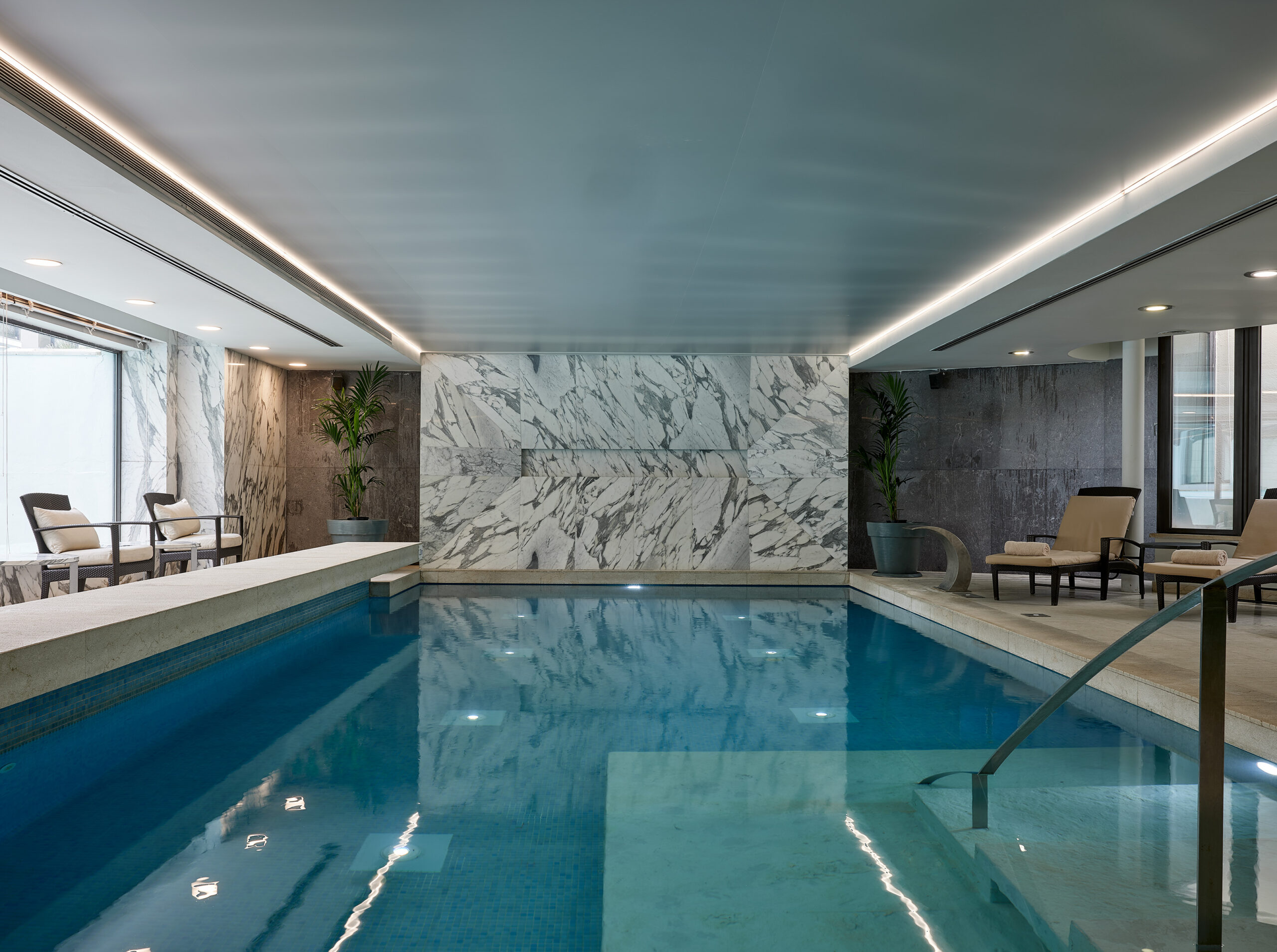 Piscină interioară