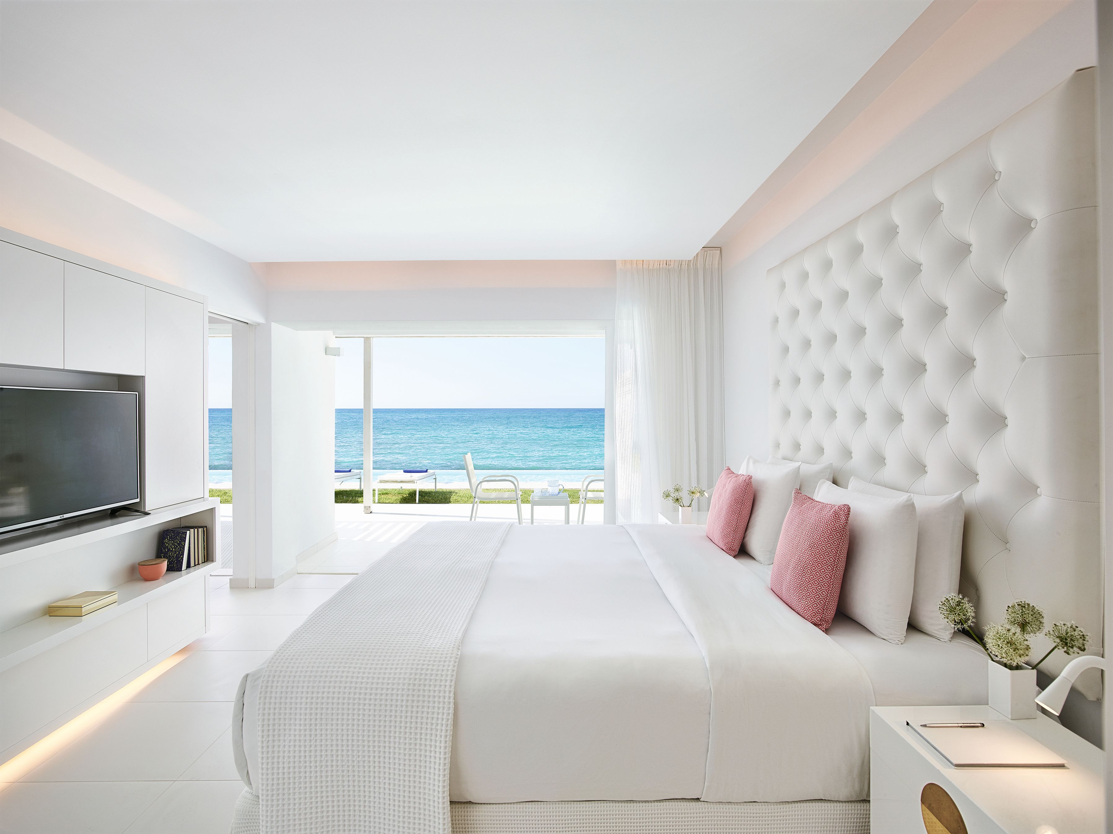 YALI SEAFRONT SUITE WITH SHARING POOL SEA VIEW