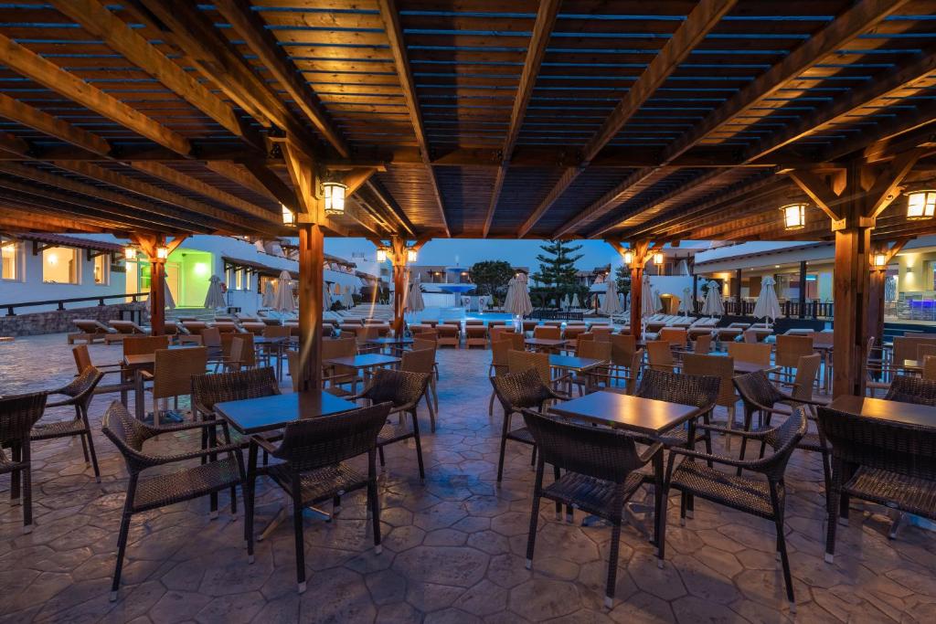 POOL BAR