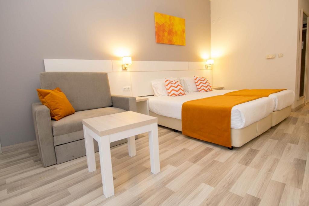 Twin Standard Room (Balcony or Terrace)