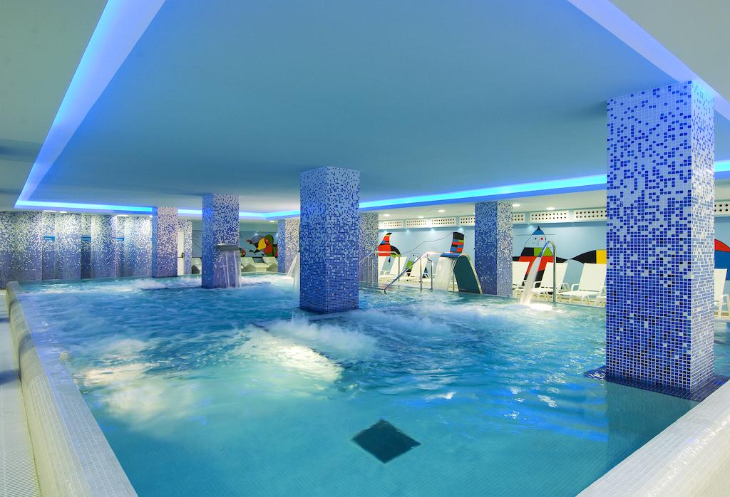Piscină interioară