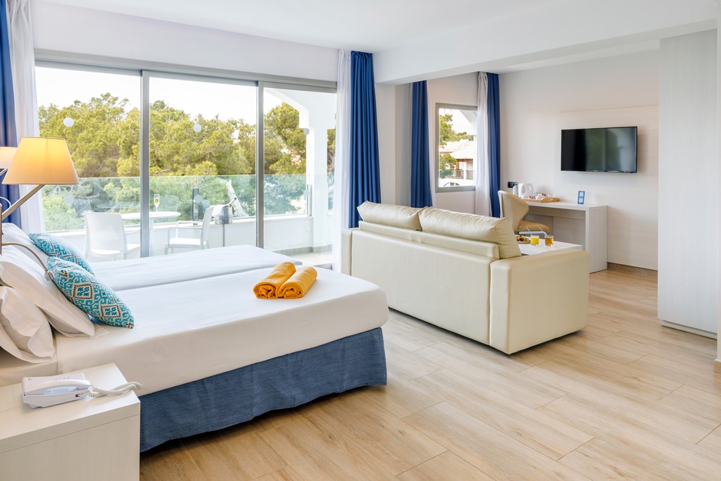 JUNIOR SUITE