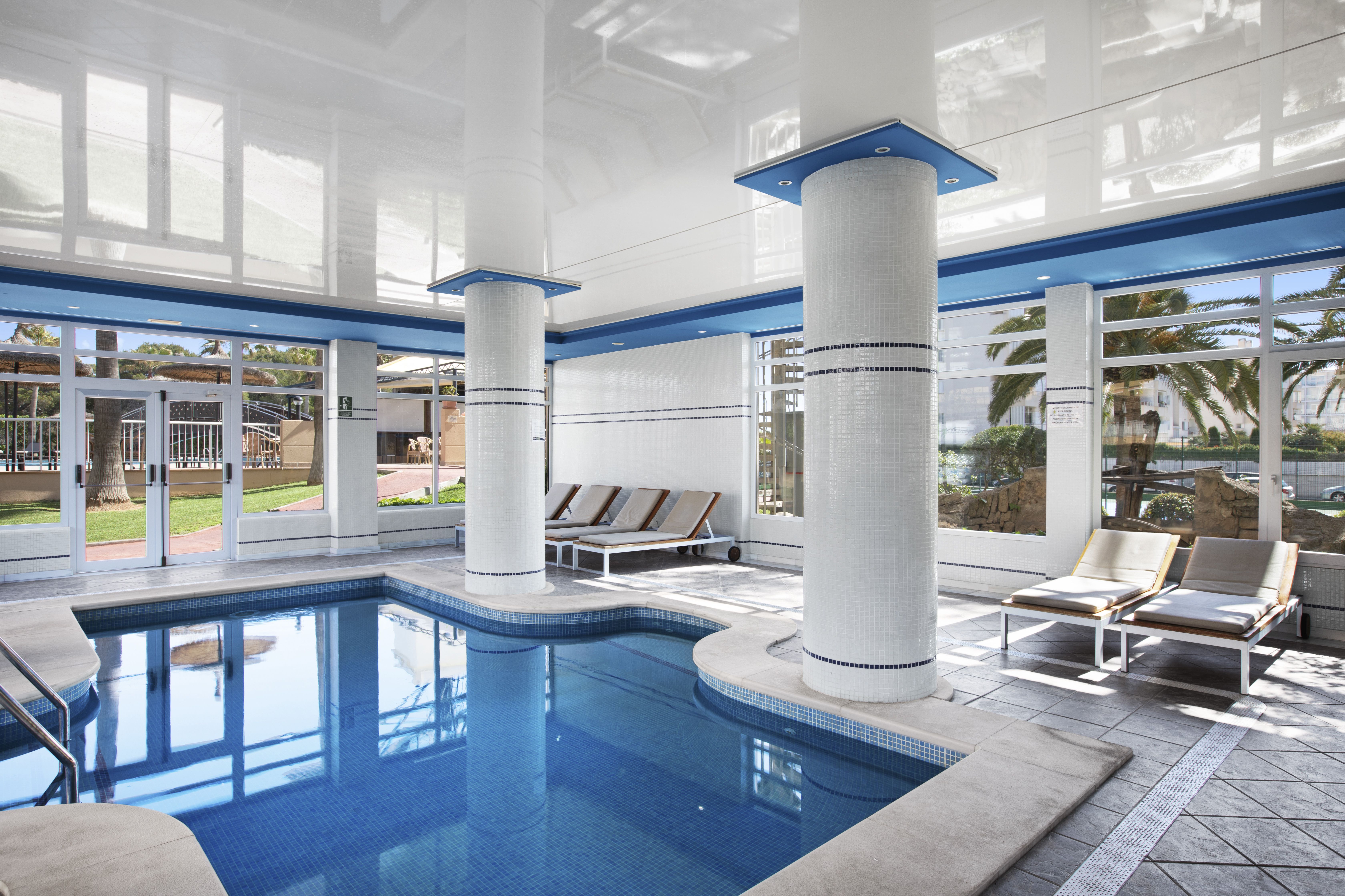 Piscină interioară