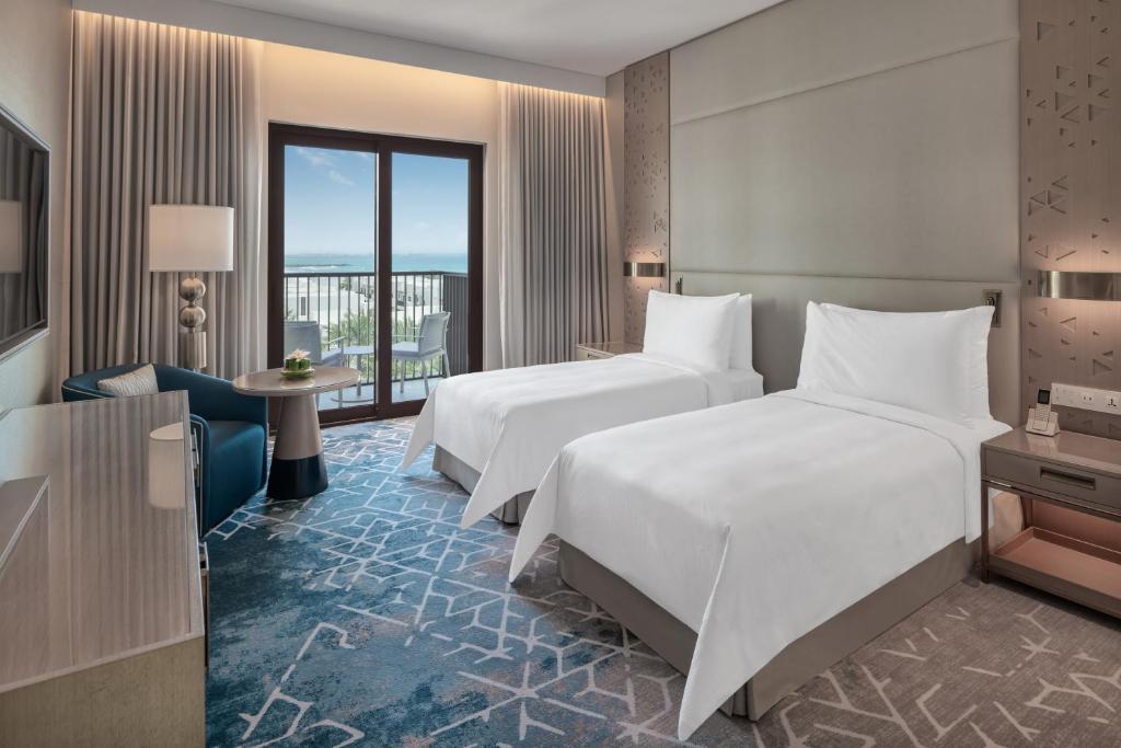  Deluxe Room Pool View