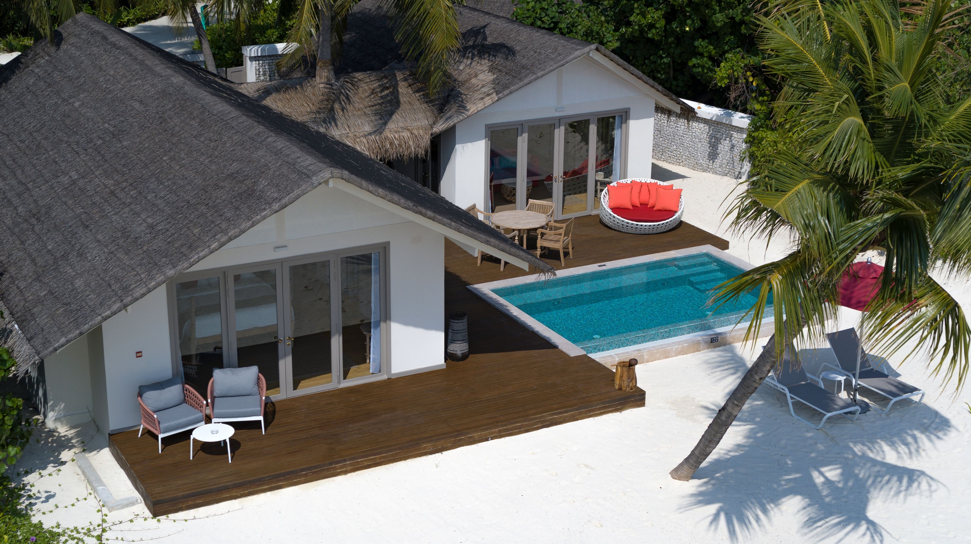 BEACH POOL SUITES