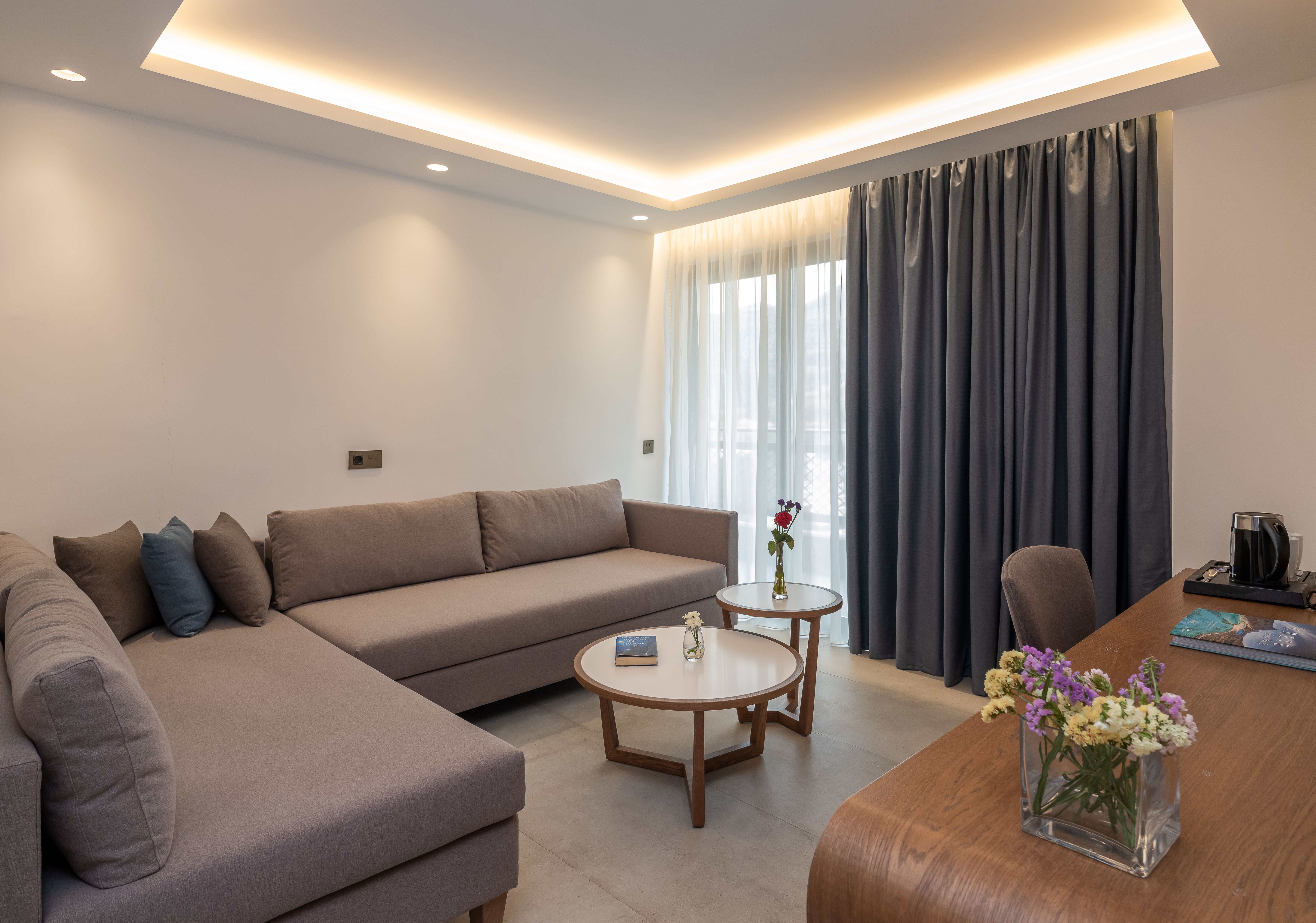 Prestige Family Suite Garden /Side sea view