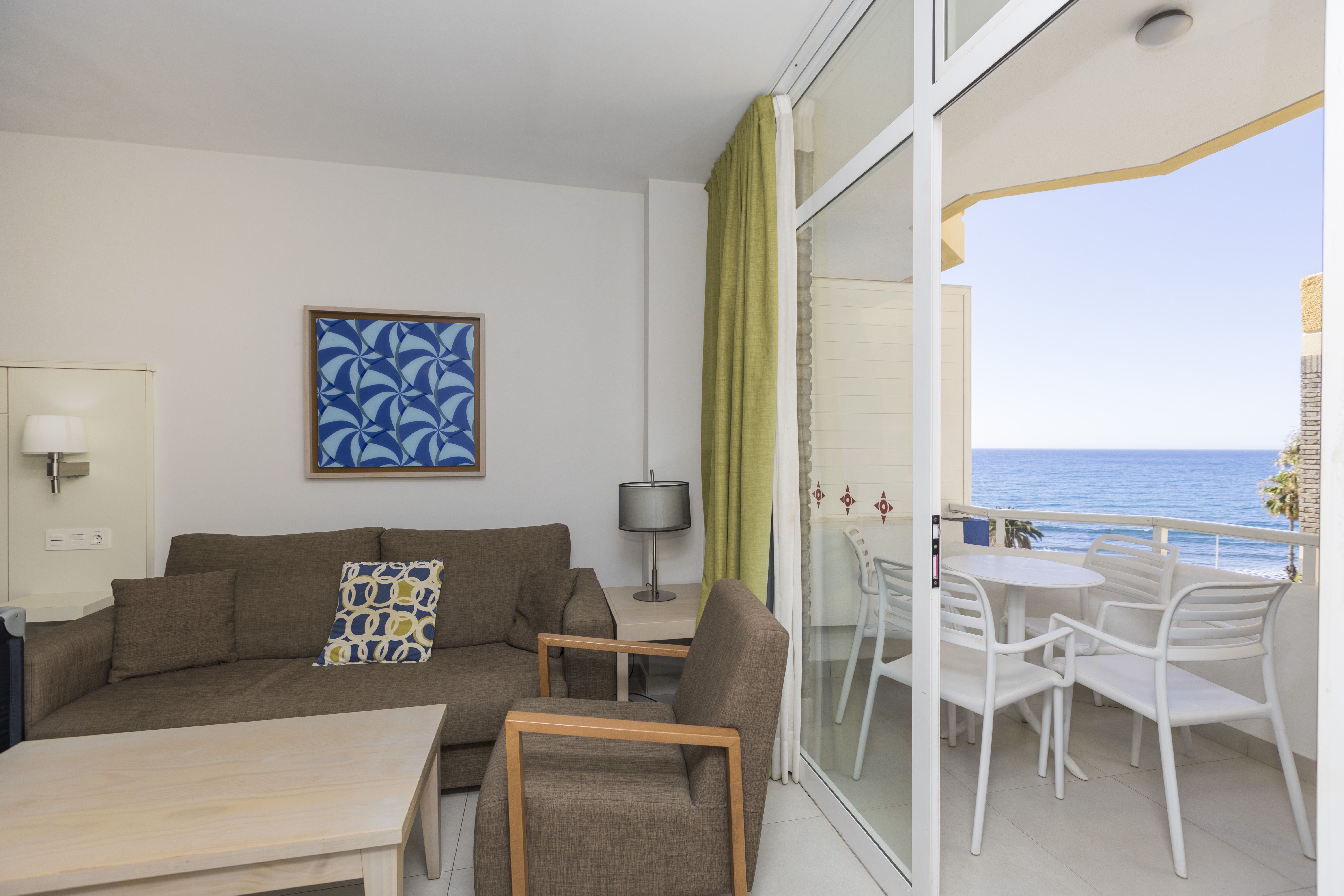 DOUBLE STANDARD 1 BEDROOM APARTMENT WITH BALCONY (A2R)