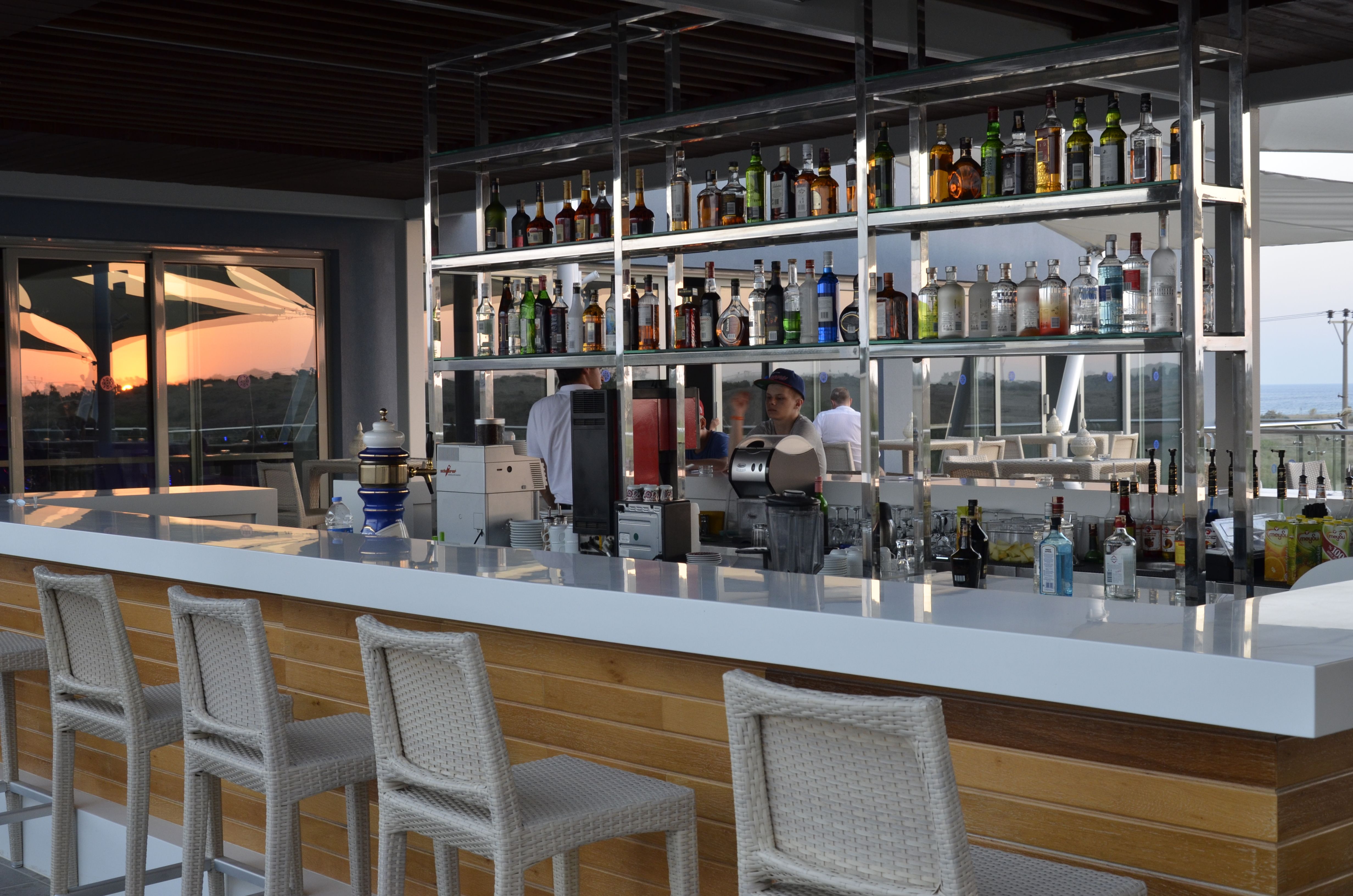 SHOW BAR