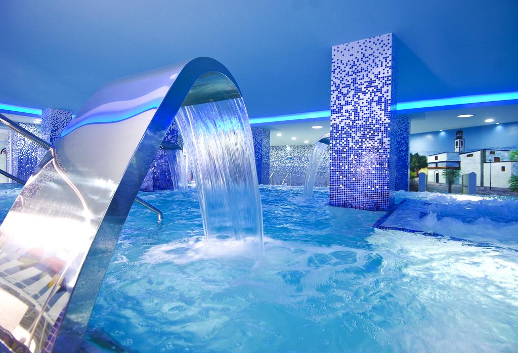 Piscină interioară