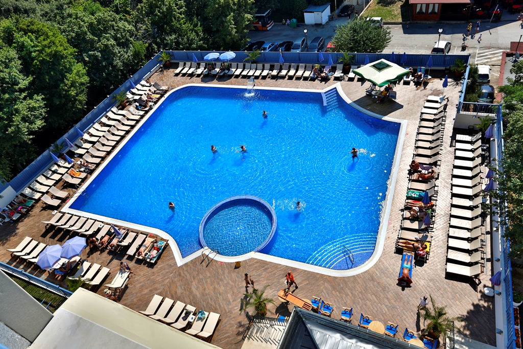 Piscina deschisă