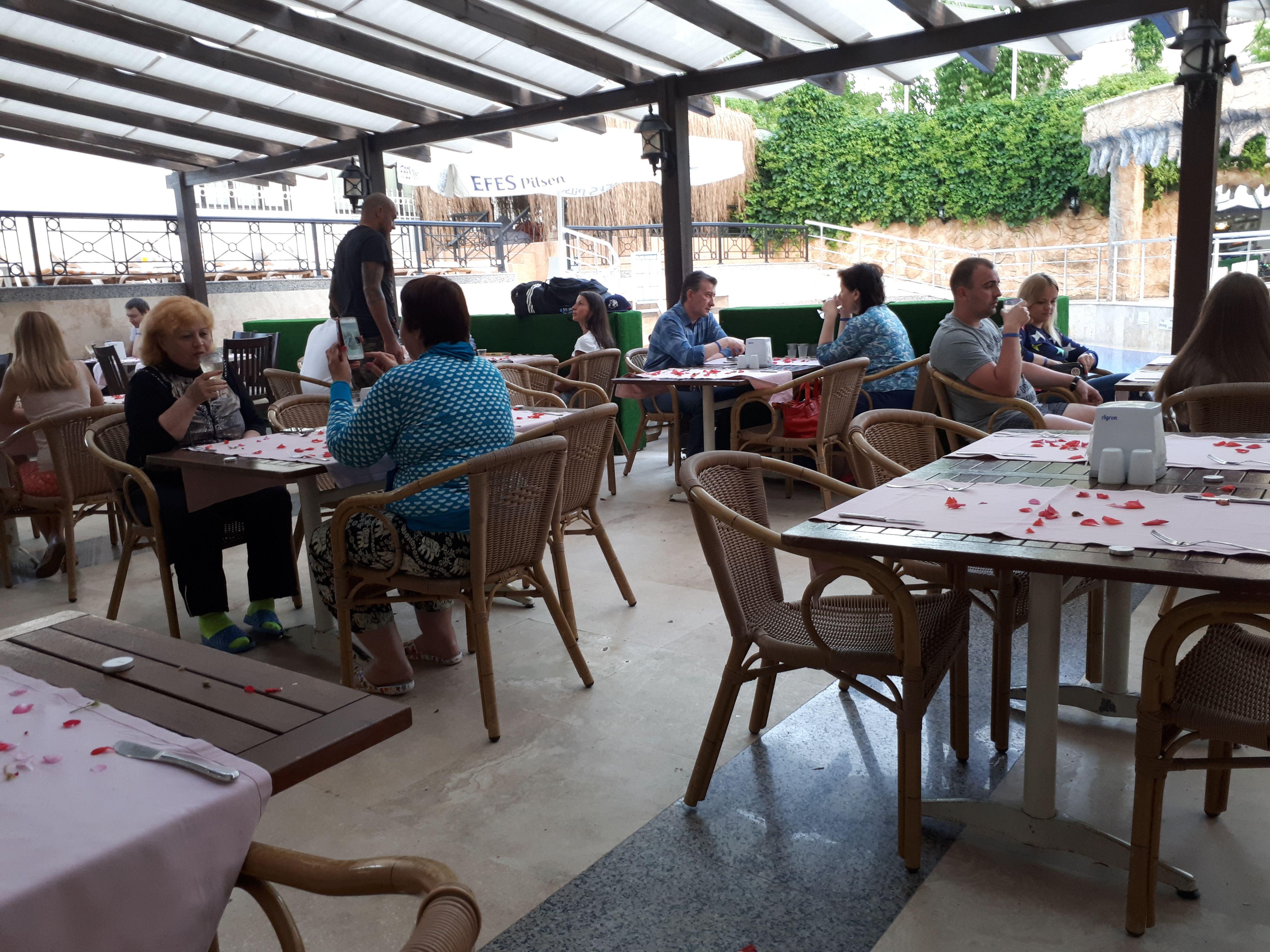 MAIN RESTAURANT