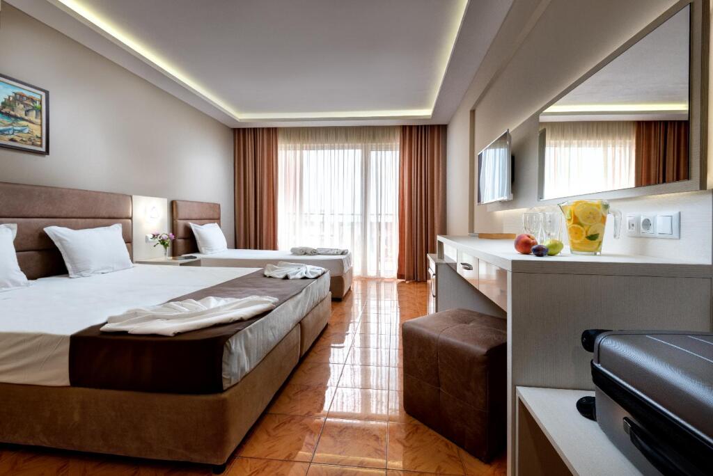 TRIPLE STANDARD ROOM