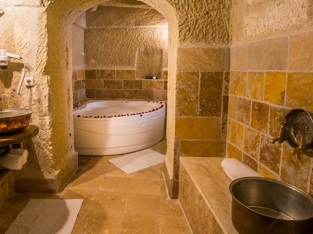 SUITE ROOM