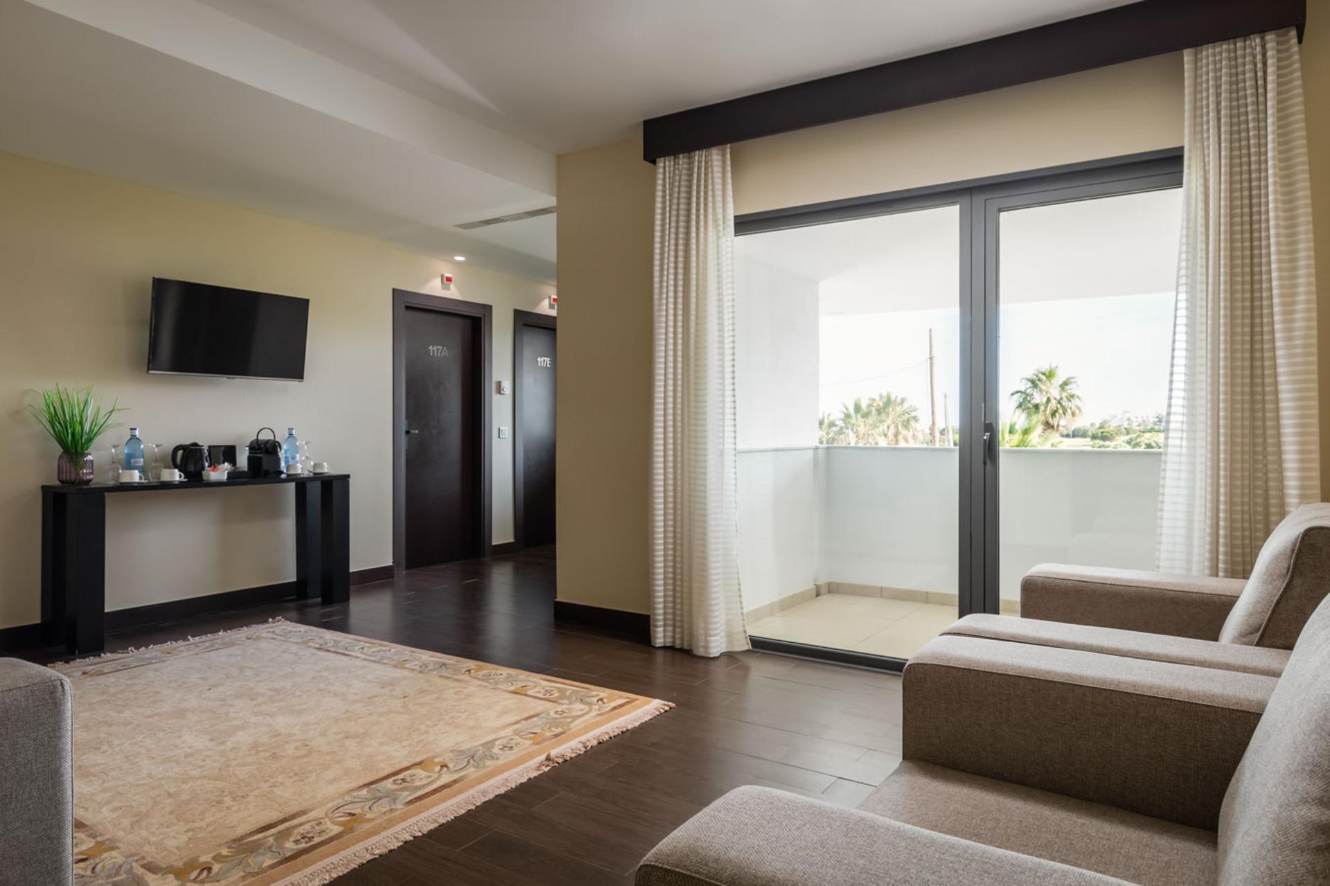 DOUBLE CLUB WITH BALCONY OR TERRACE