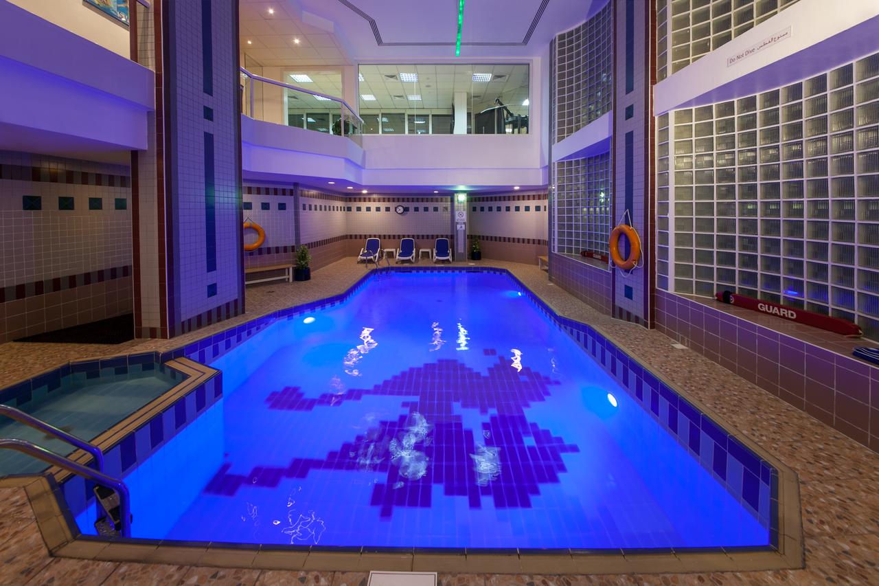Piscină interioară